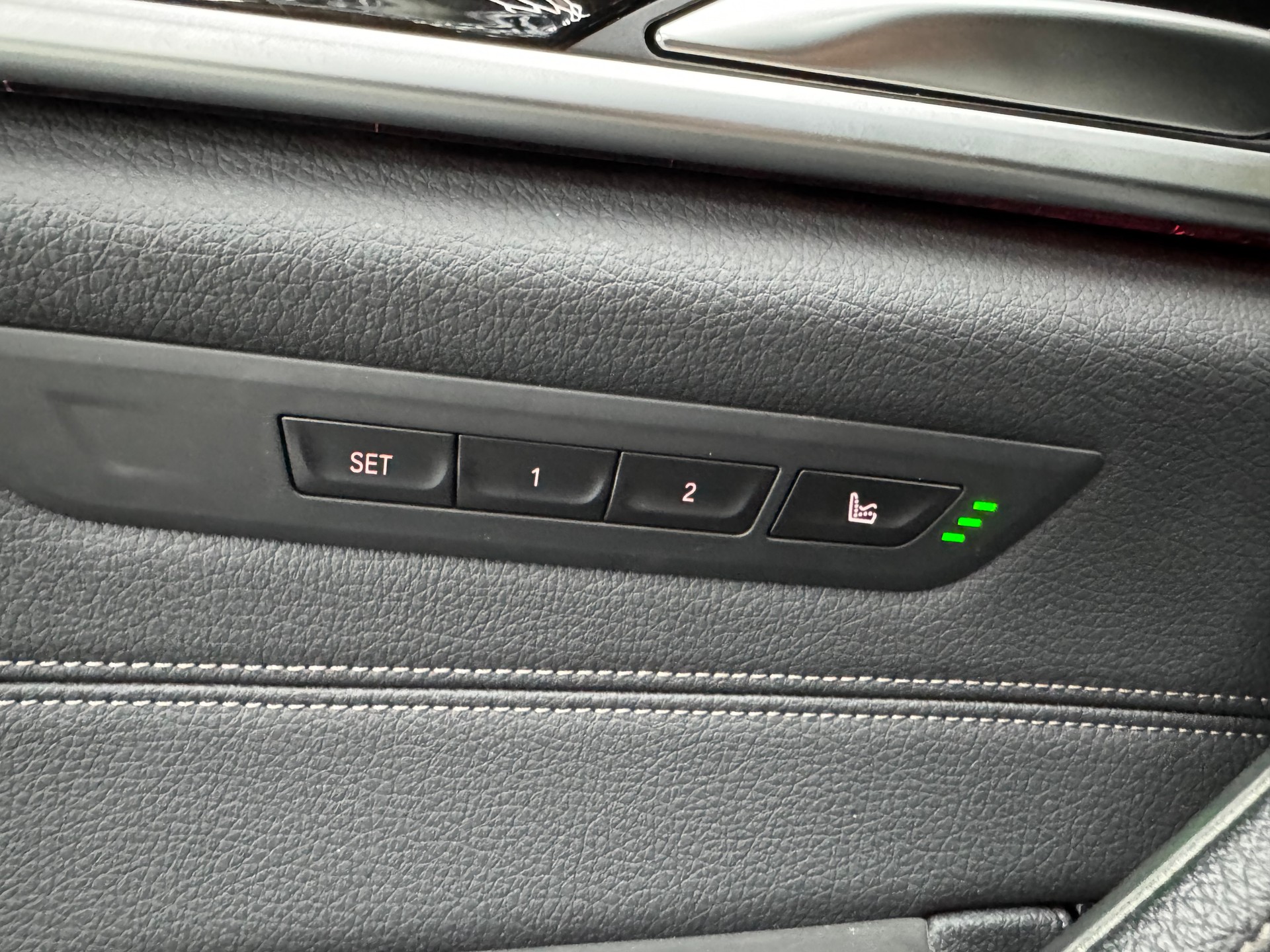 BMW 530d xDrive 48V Luxury Line Steptronic-image-28