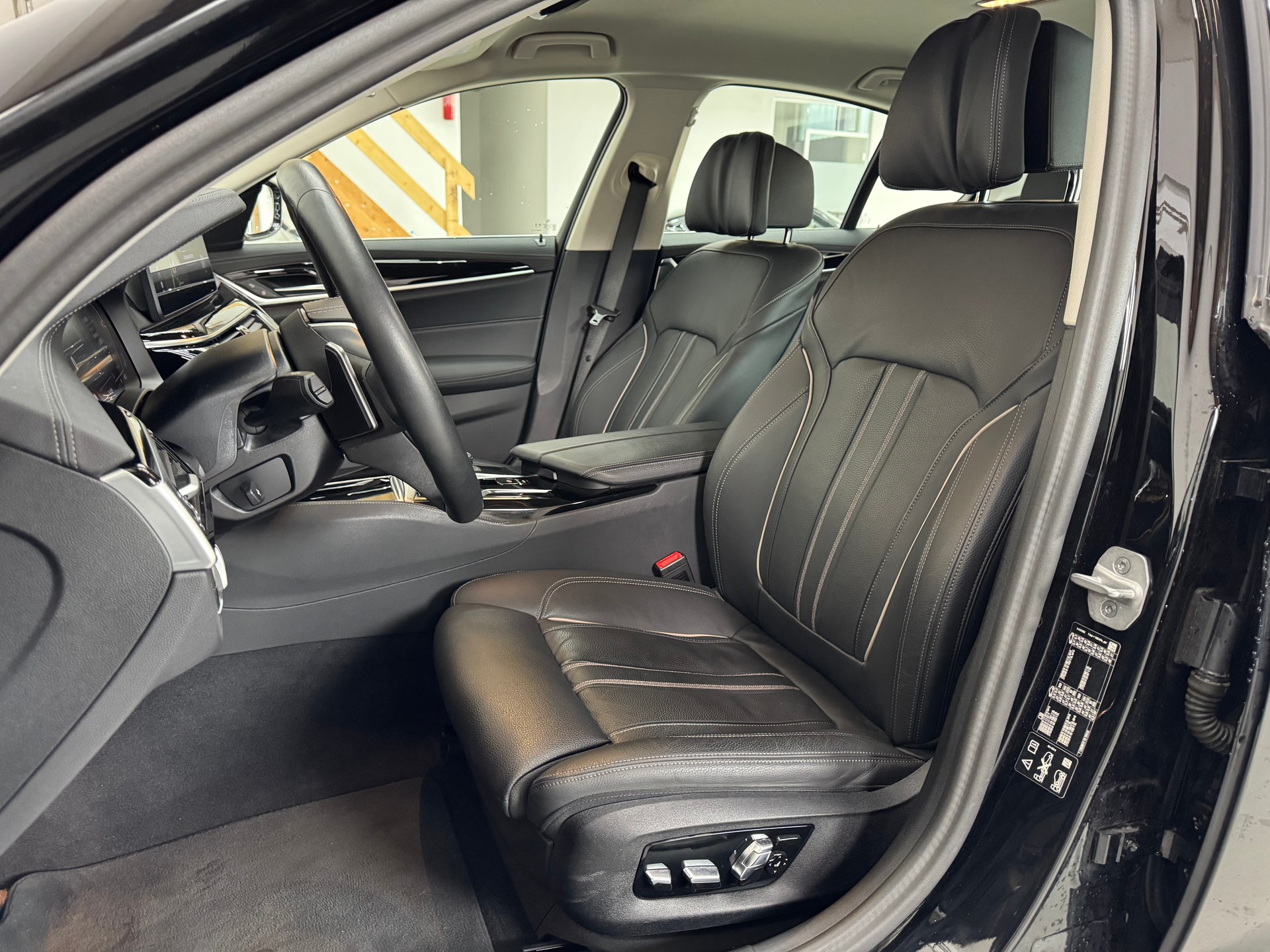 BMW 530d xDrive 48V Luxury Line Steptronic-image-9