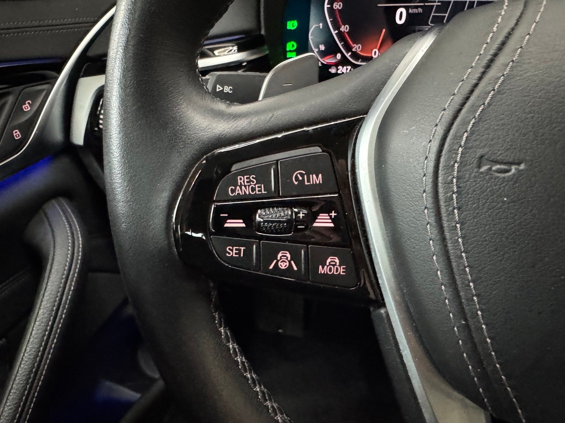 BMW 530d xDrive 48V Luxury Line Steptronic-image-15