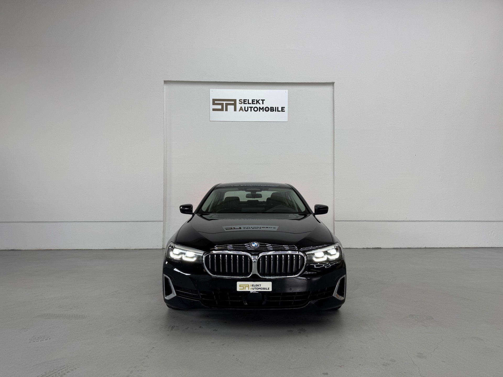 BMW 530d xDrive 48V Luxury Line Steptronic-image-2