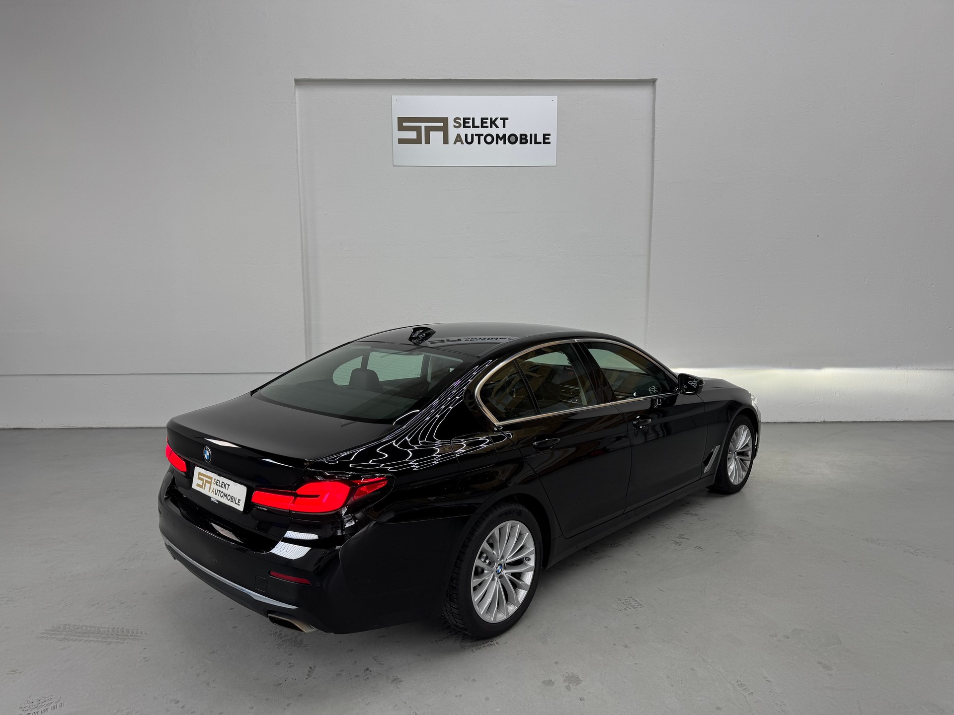 BMW 530d xDrive 48V Luxury Line Steptronic-image-5