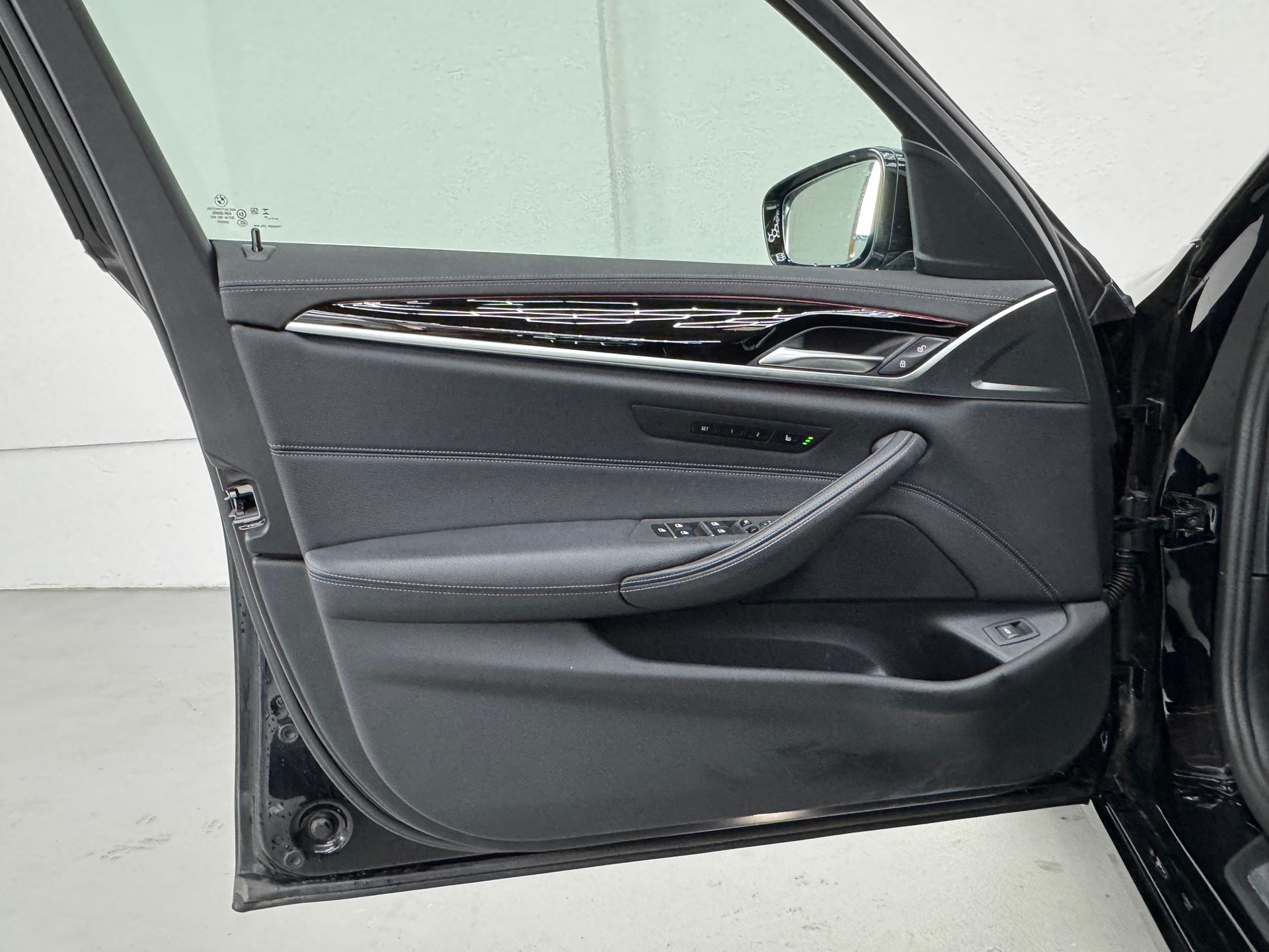 BMW 530d xDrive 48V Luxury Line Steptronic-image-27