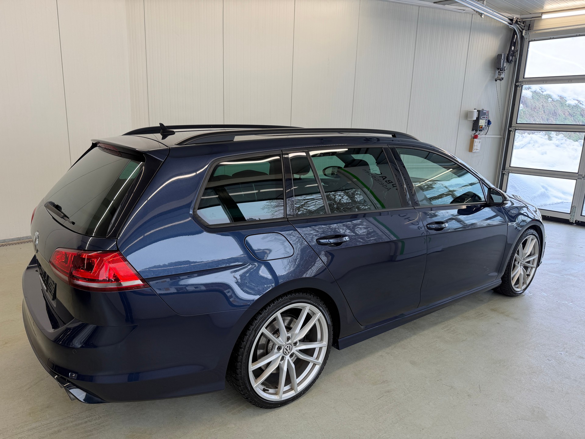 VW Golf Variant 2.0 TSI R 4 Motion DSG-showroom-element-2