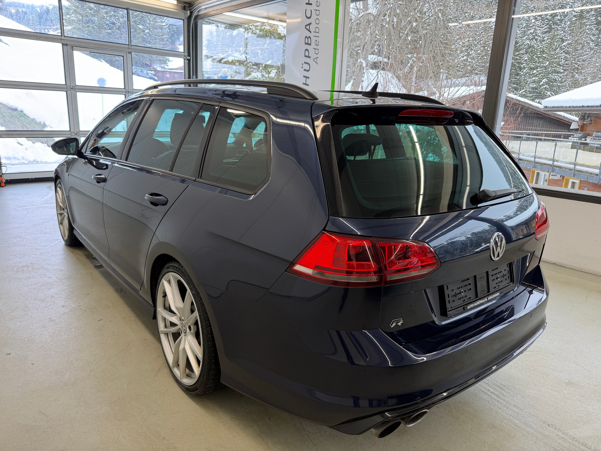 VW Golf Variant 2.0 TSI R 4 Motion DSG-image-5