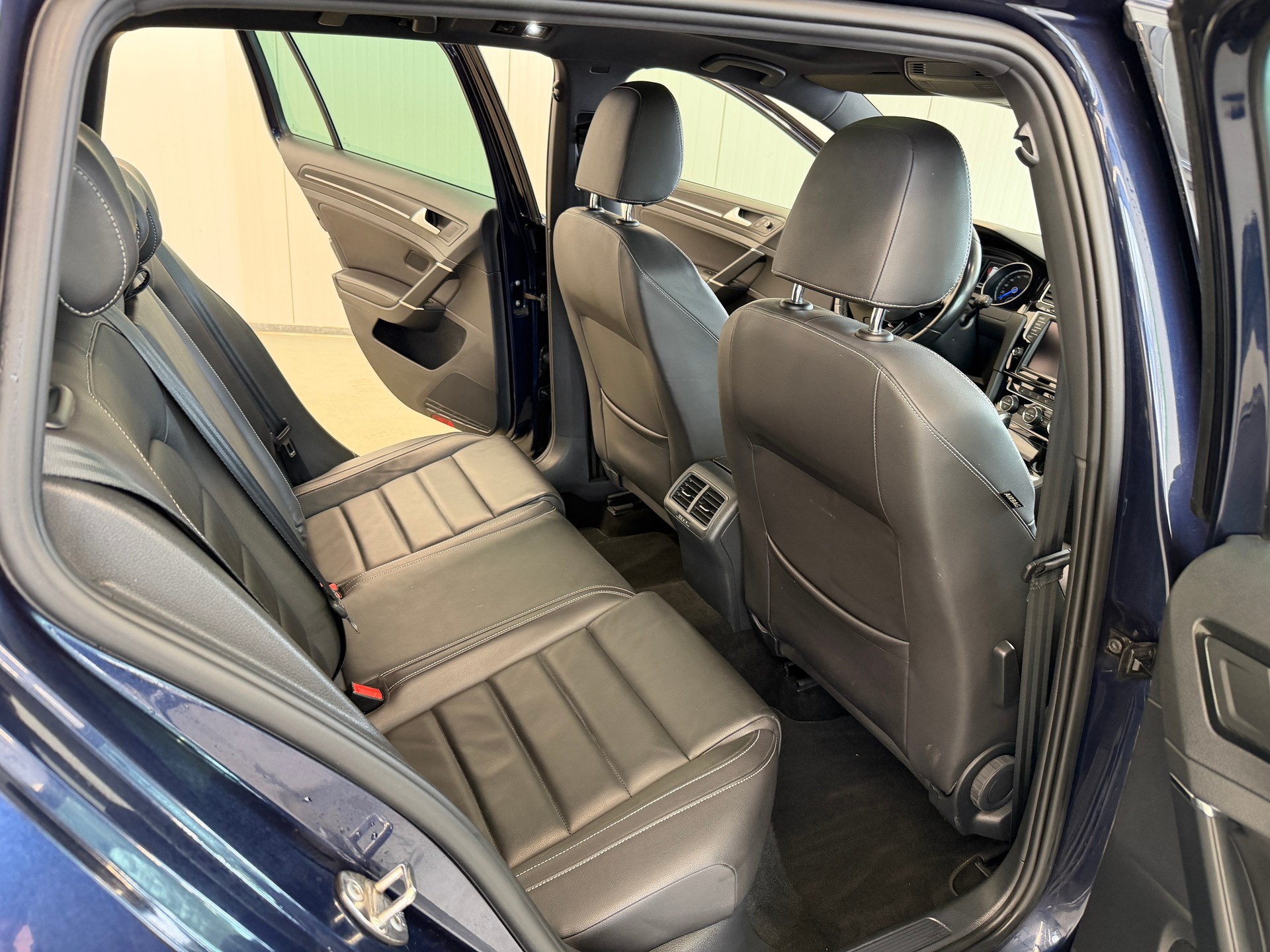 VW Golf Variant 2.0 TSI R 4 Motion DSG-image-15