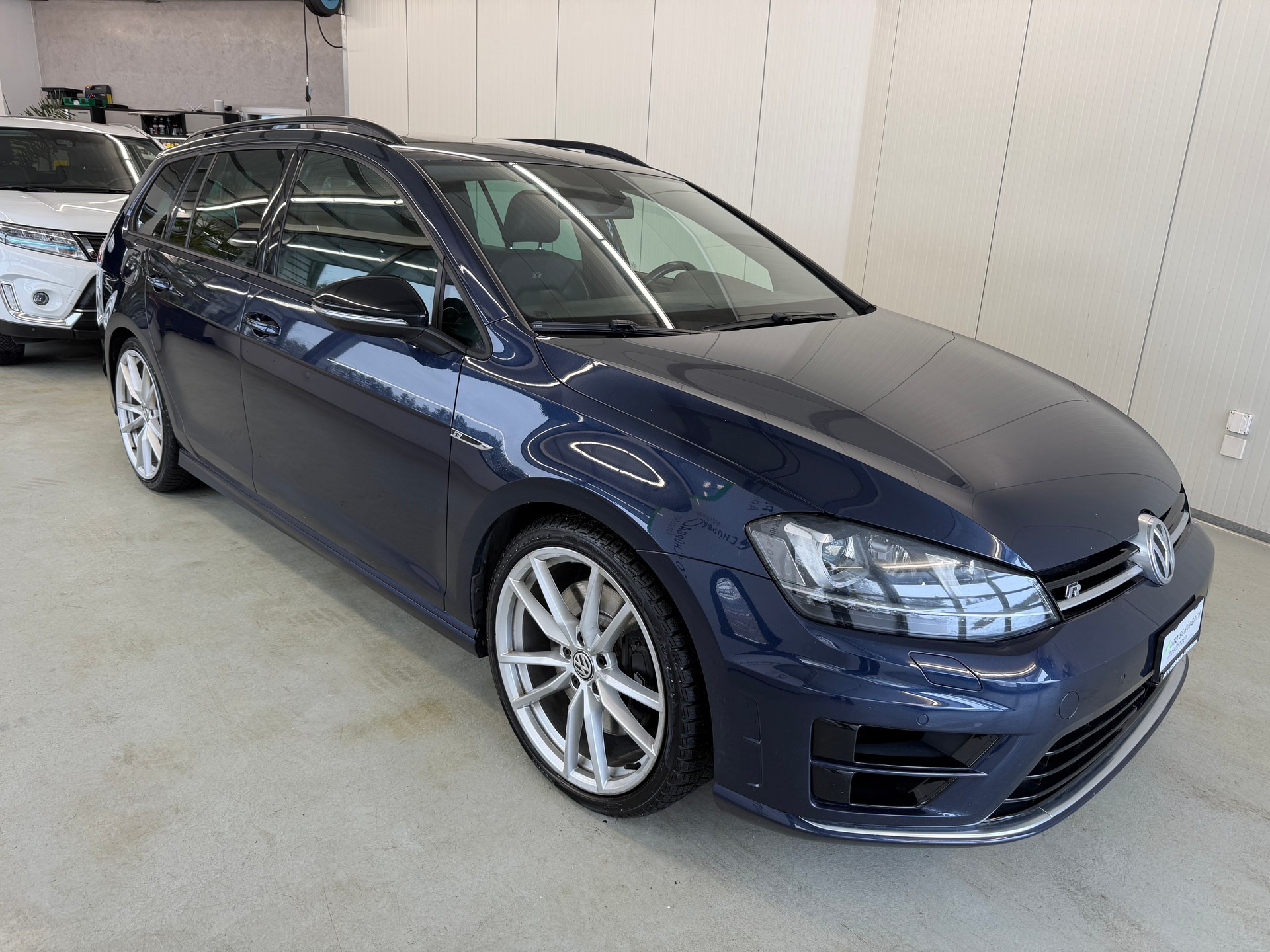 VW Golf Variant 2.0 TSI R 4 Motion DSG-showroom-element-1