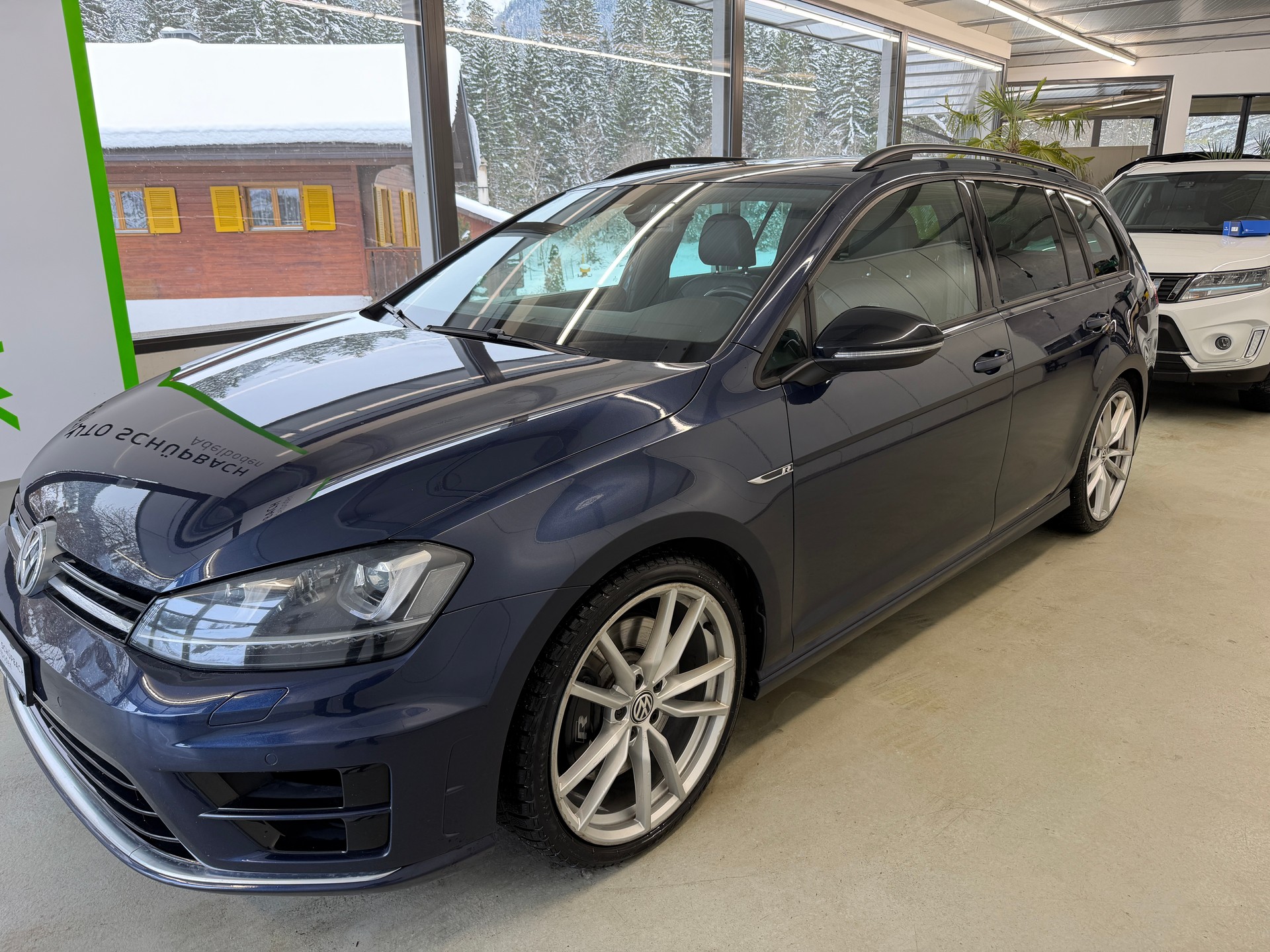 VW Golf Variant 2.0 TSI R 4 Motion DSG-image-7