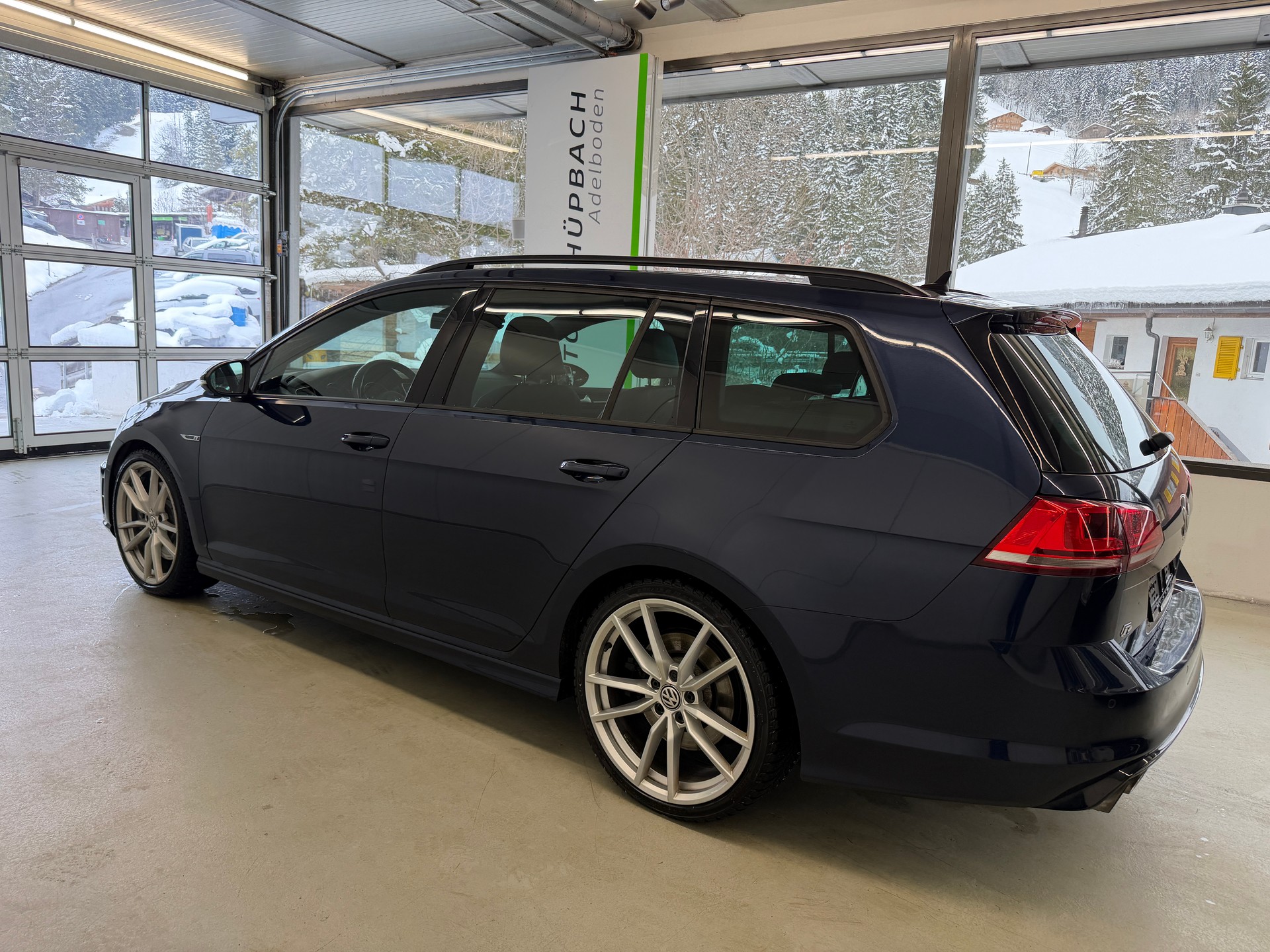 VW Golf Variant 2.0 TSI R 4 Motion DSG-image-6