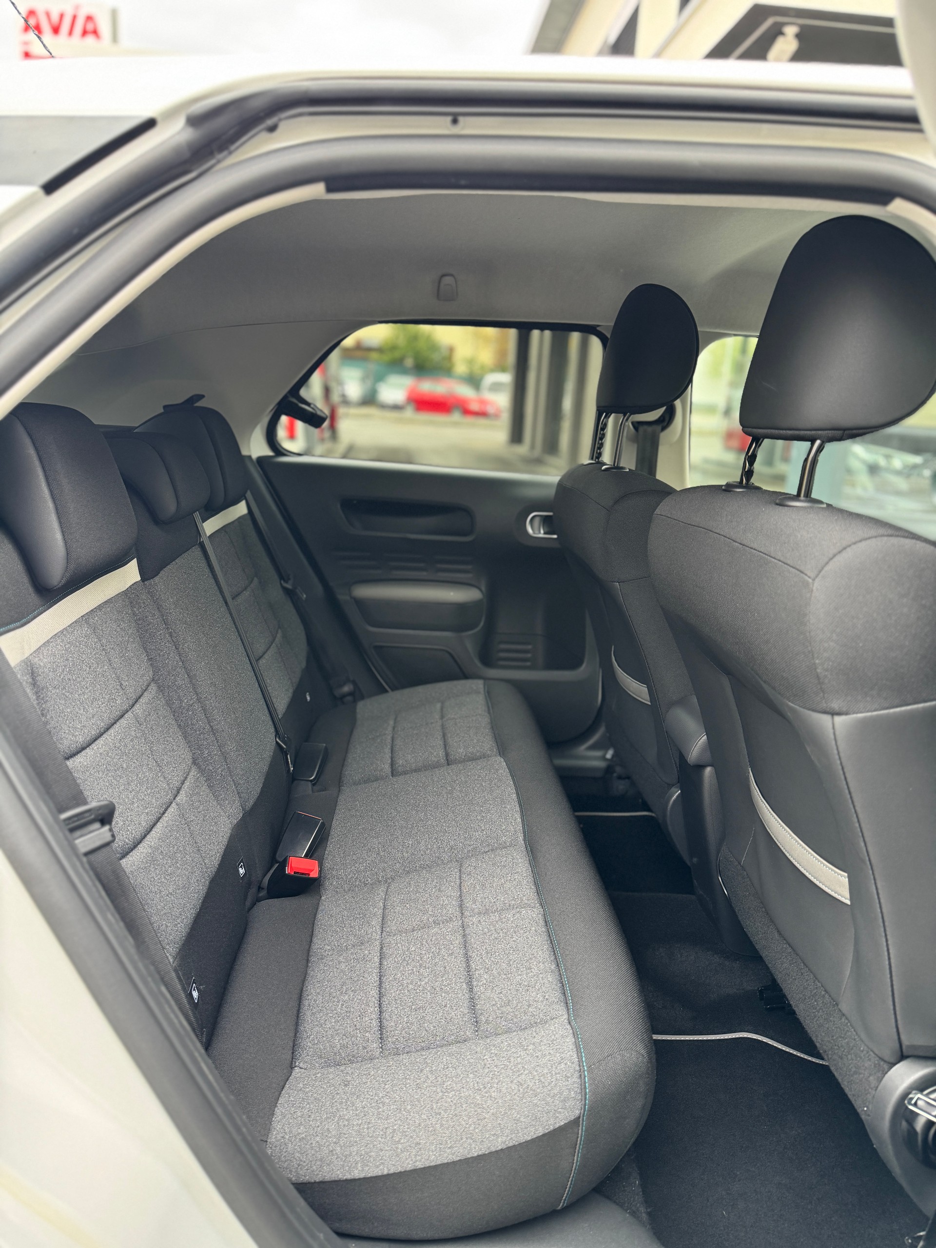 CITROEN C4 Cactus 1.2 Pure Tech Shine EAT6-image-18