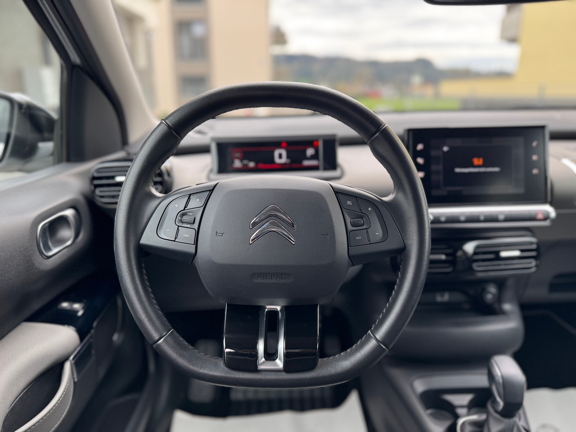 CITROEN C4 Cactus 1.2 Pure Tech Shine EAT6-image-11