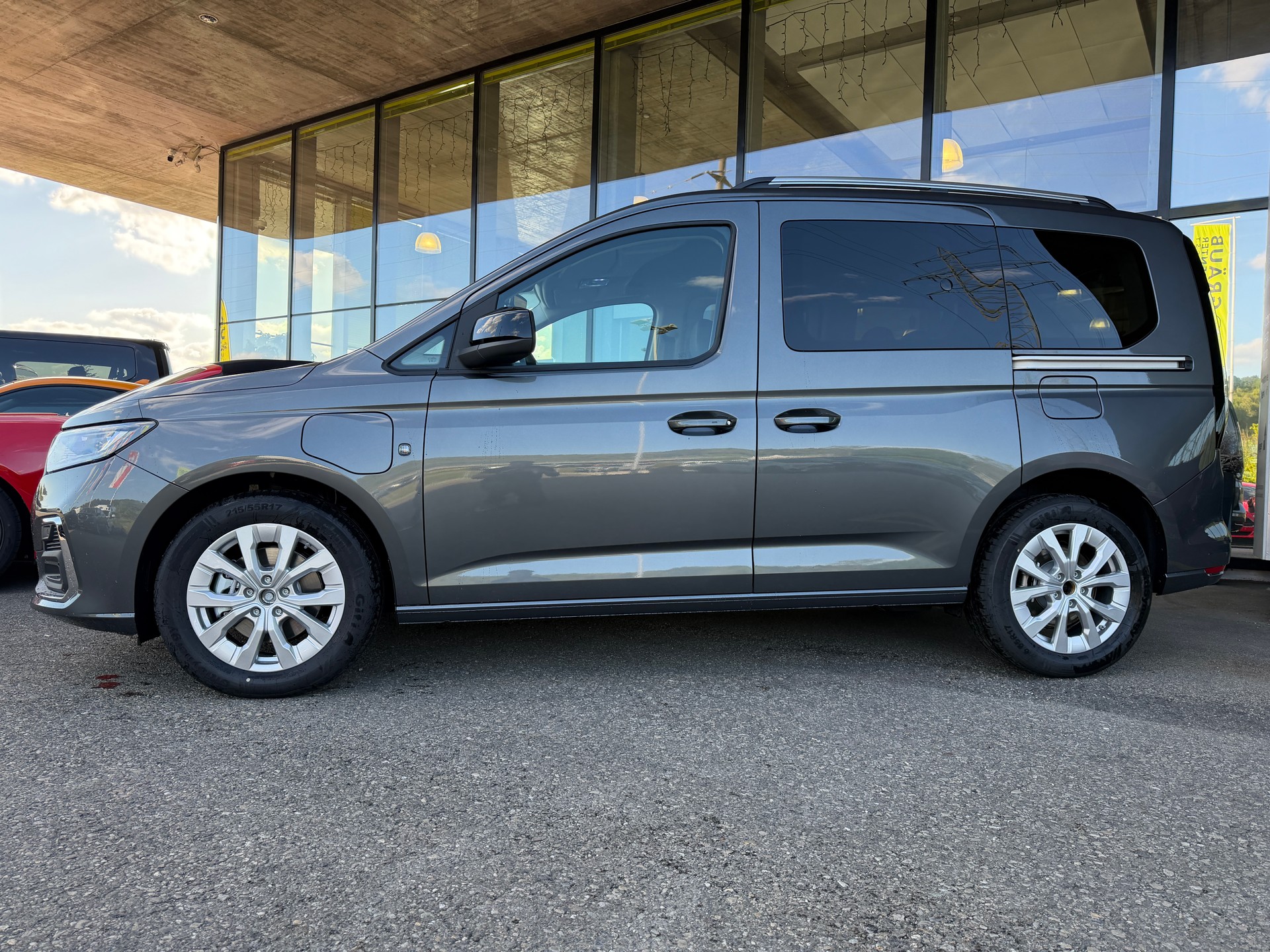 FORD Tourneo Connect 1.5 PHEV Titanium Automat-image-3