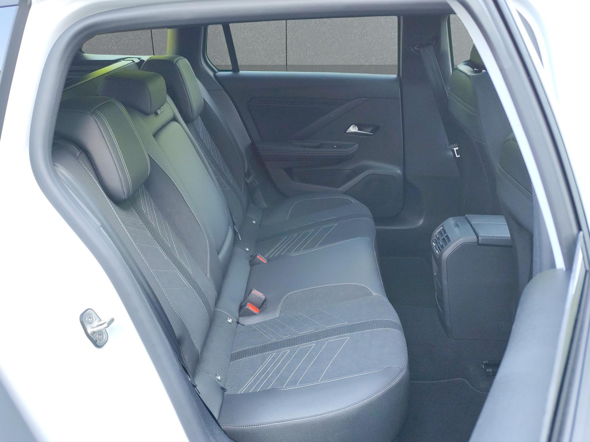OPEL Astra-e Sports Tourer Ultimate-image-12