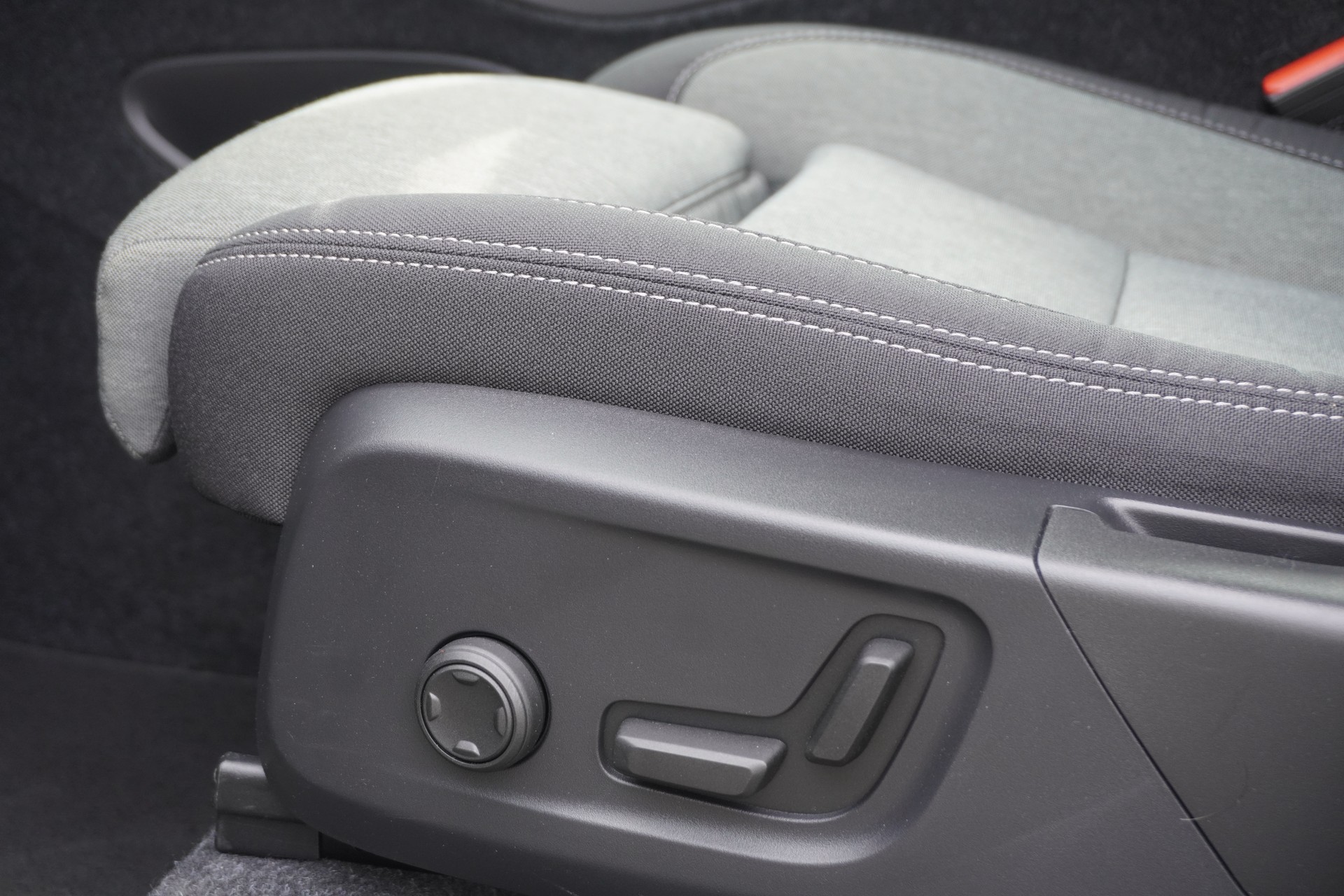 VOLVO XC40 T4 PHEV Plus Bright DCT-image-35