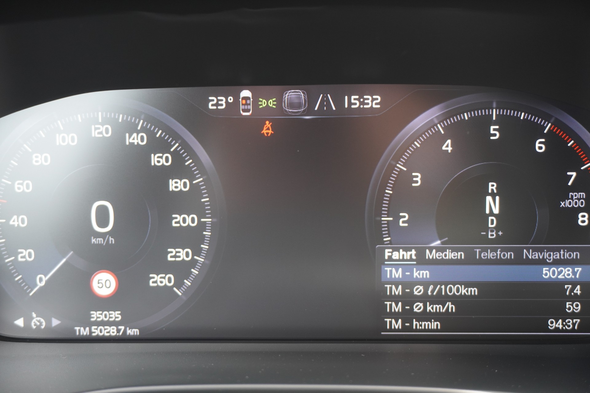 VOLVO XC40 T4 PHEV Plus Bright DCT-image-28