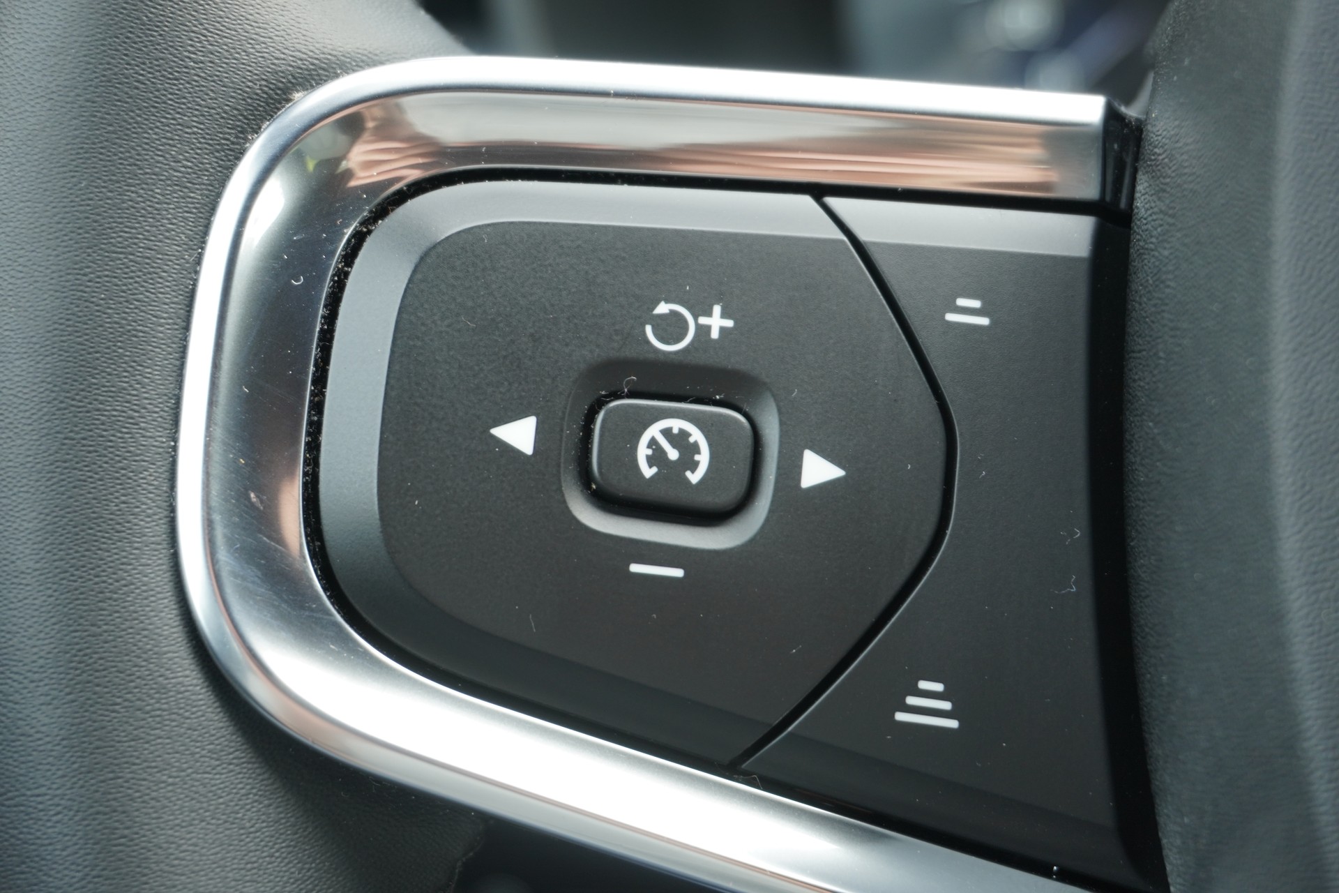 VOLVO XC40 T4 PHEV Plus Bright DCT-image-30