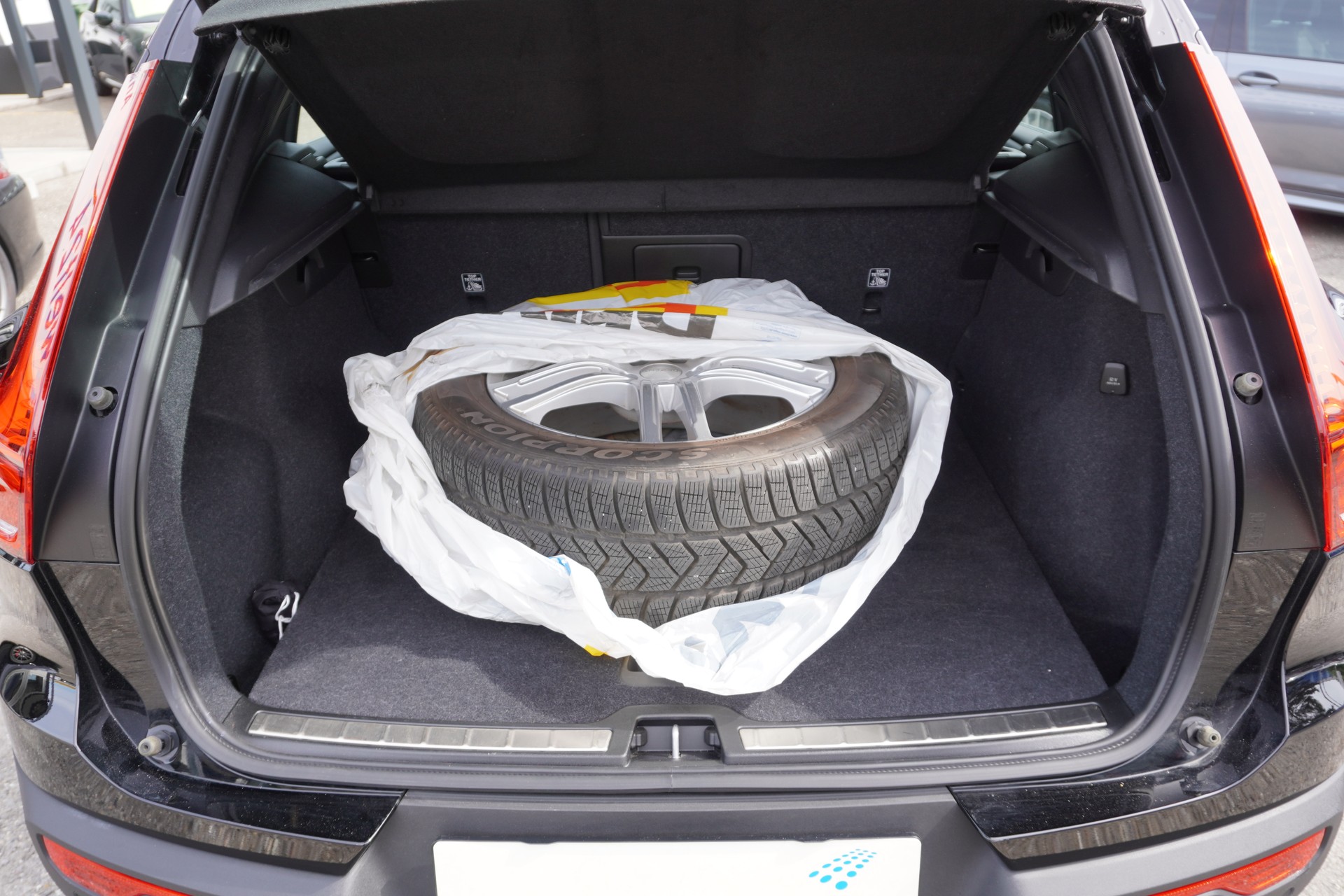 VOLVO XC40 T4 PHEV Plus Bright DCT-image-10