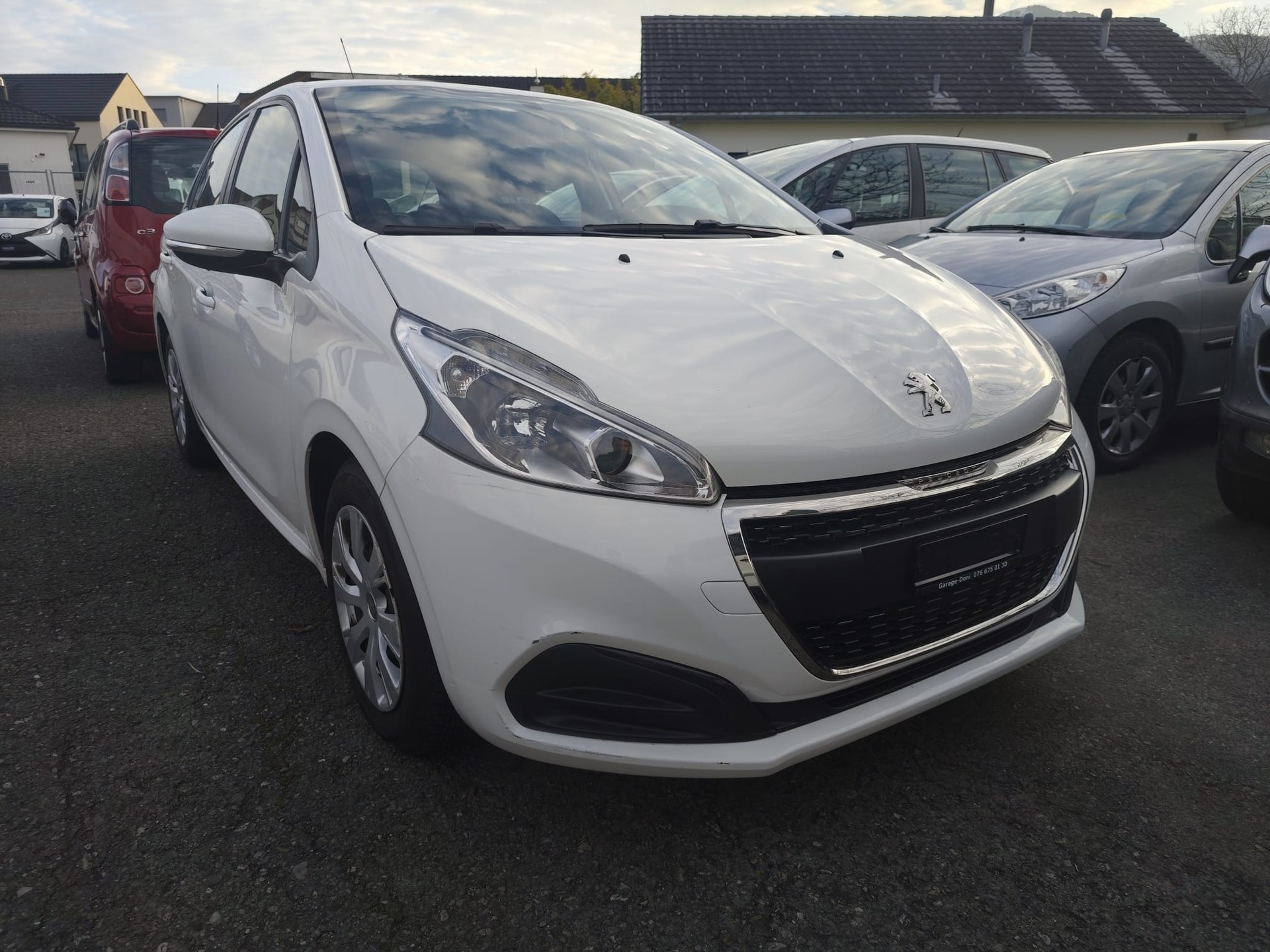 PEUGEOT 208-image-1