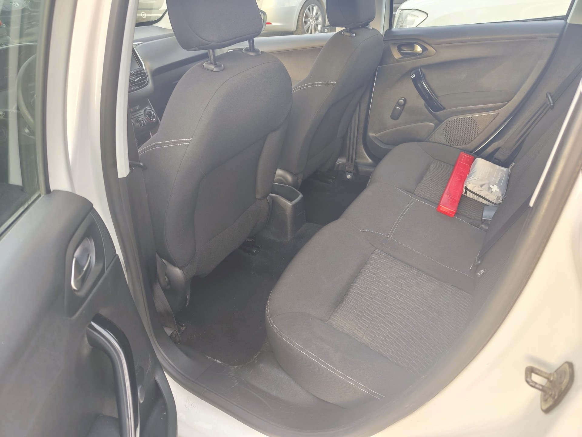 PEUGEOT 208-image-5