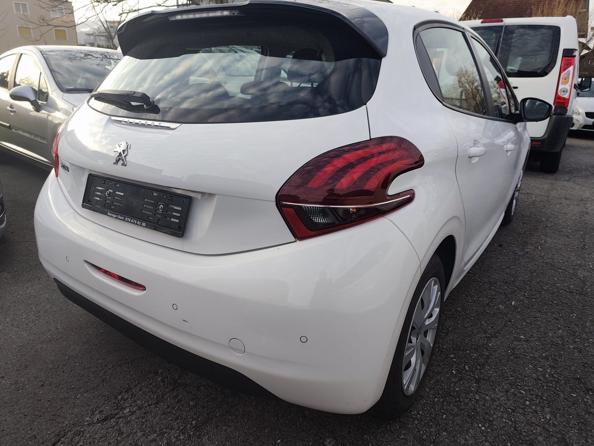 PEUGEOT 208-image-3