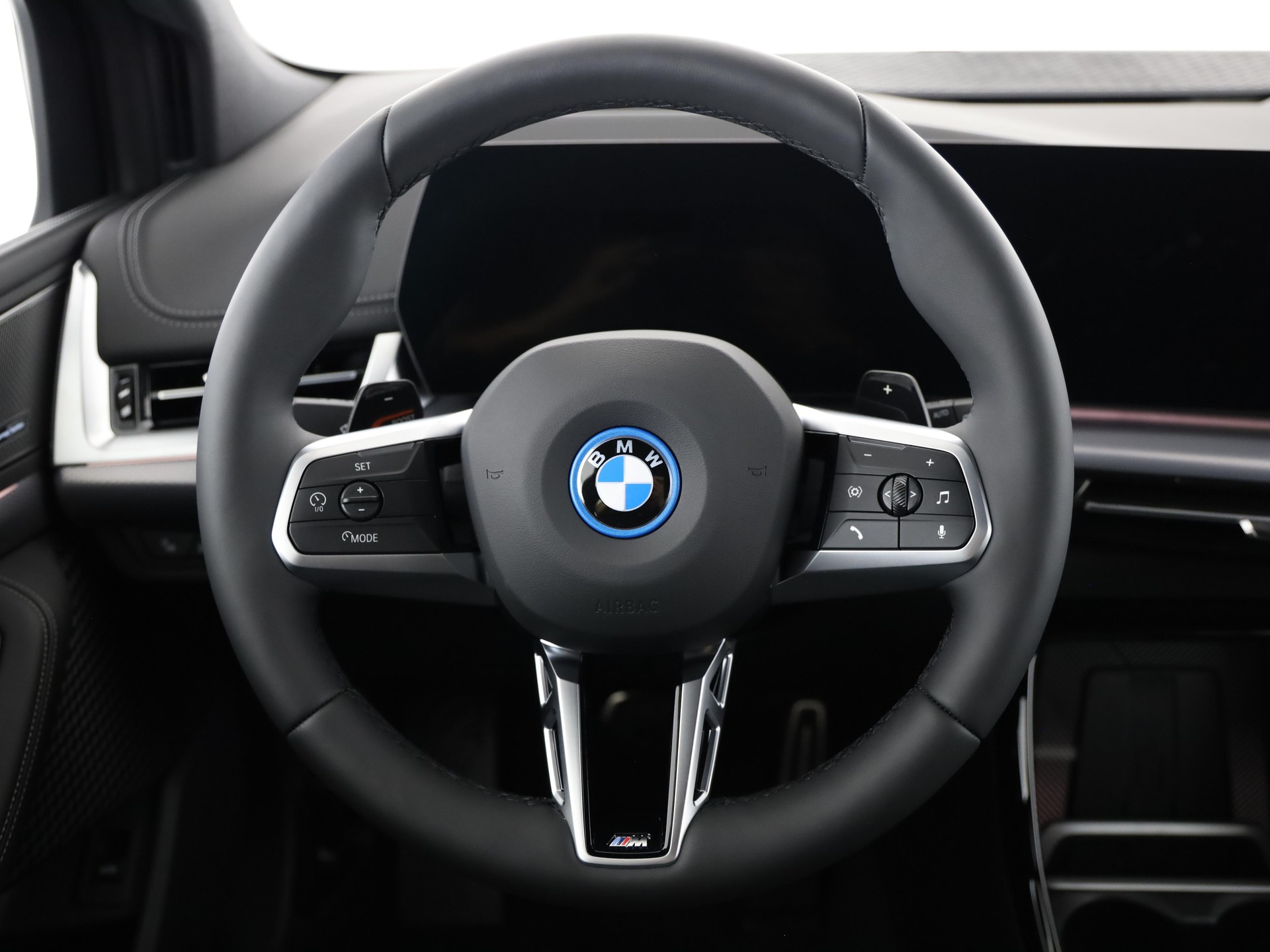BMW 230e xDrive paddles Active Tourer-image-17