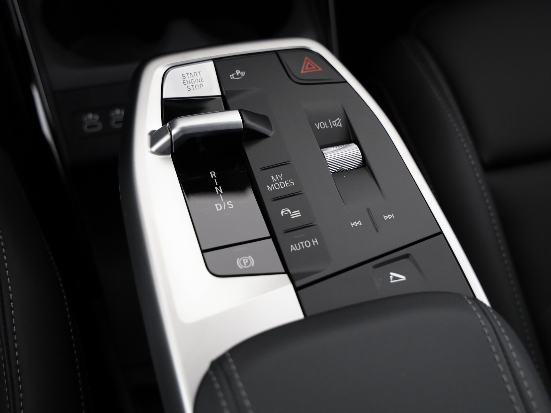 BMW 230e xDrive paddles Active Tourer-image-16