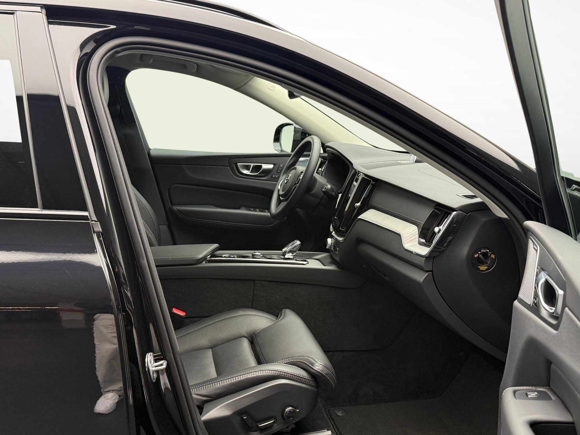 VOLVO XC60 2.0 T8 TE XCLUSIVE Ultra Dark eAWD-image-9
