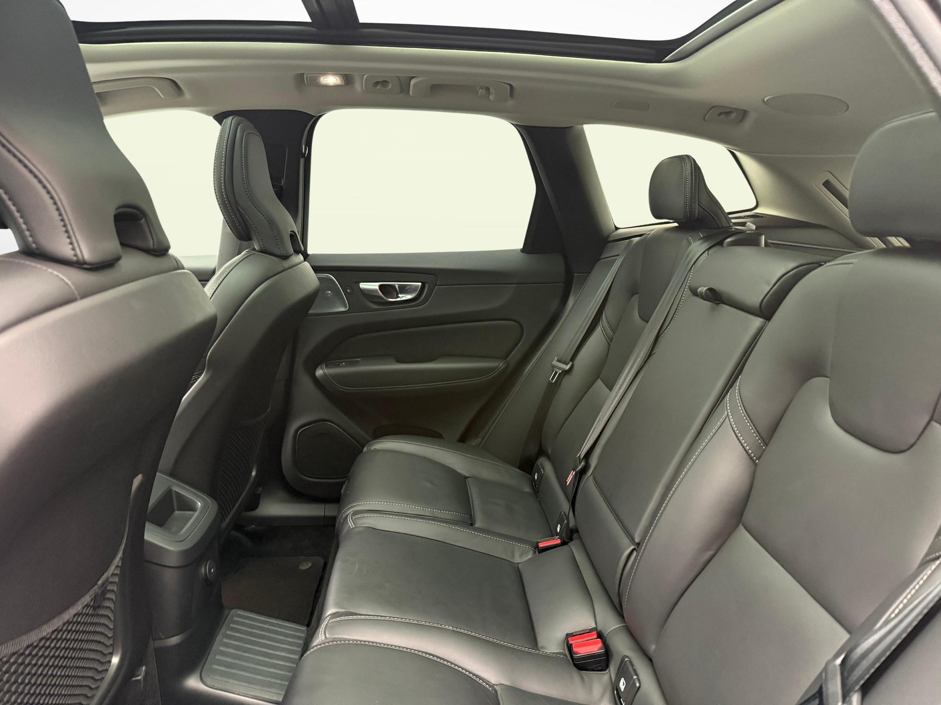 VOLVO XC60 2.0 T8 TE XCLUSIVE Ultra Dark eAWD-image-10