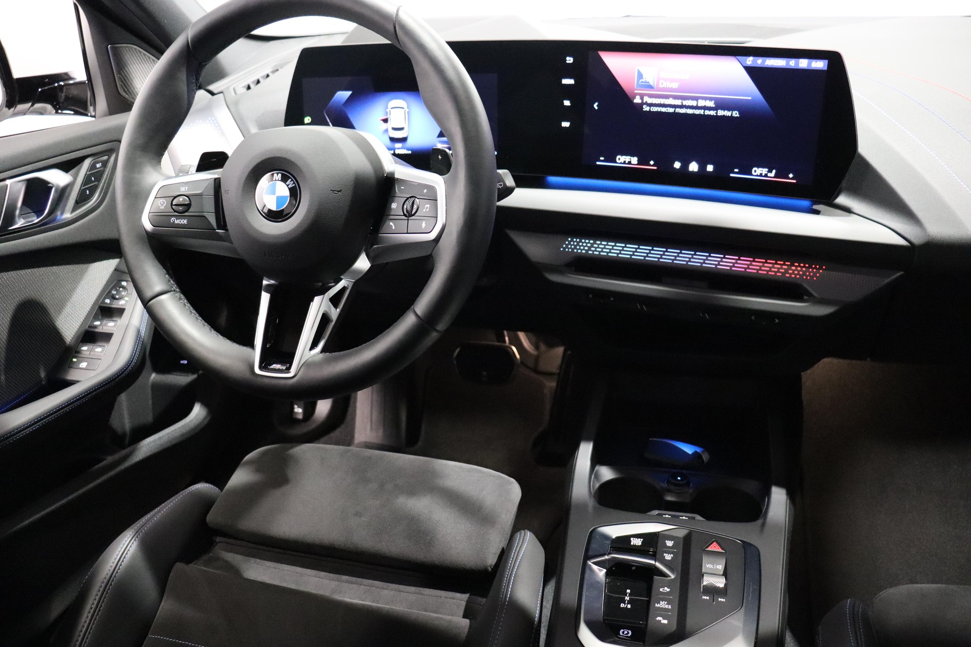 BMW 120i-image-8