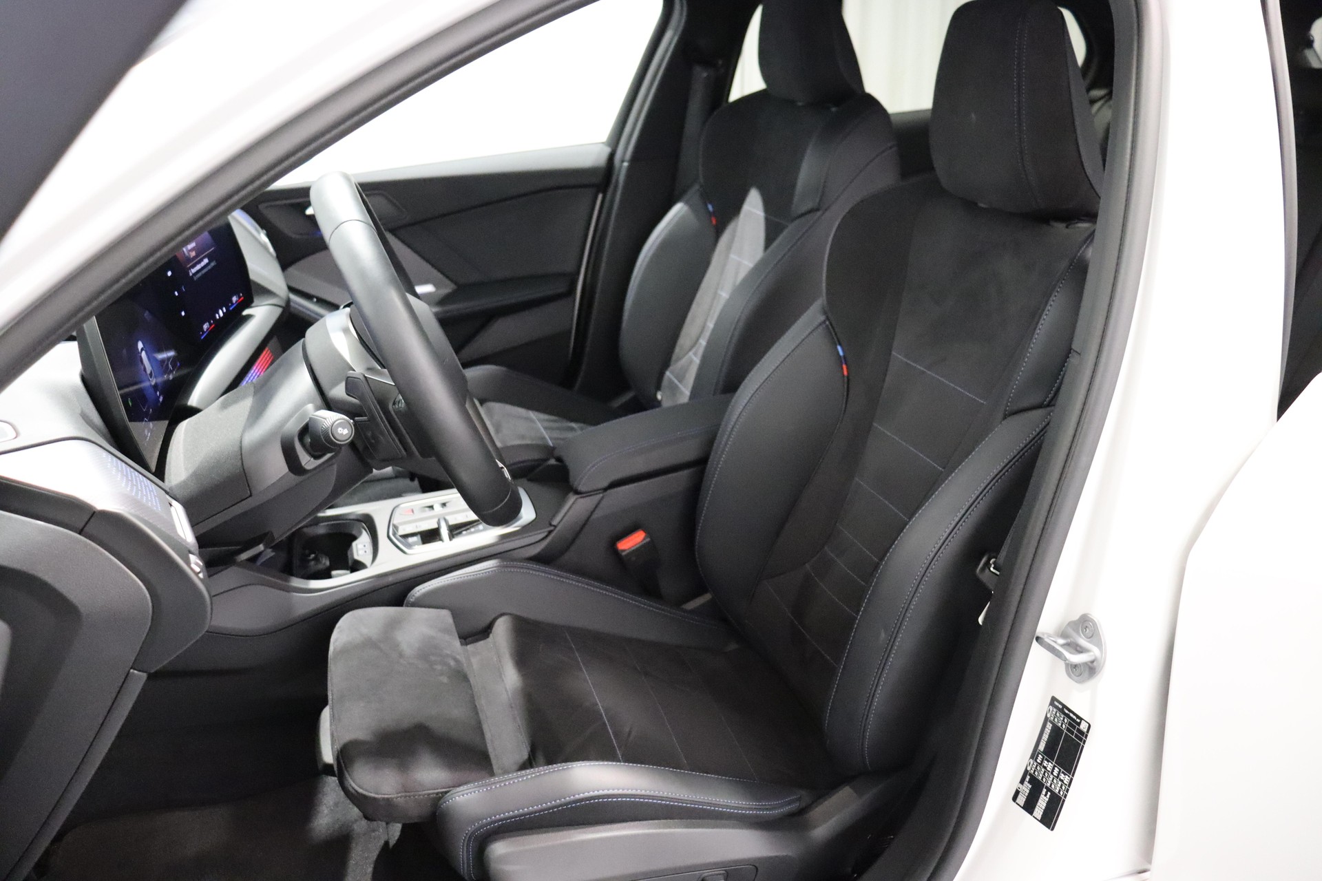 BMW 120i-image-7