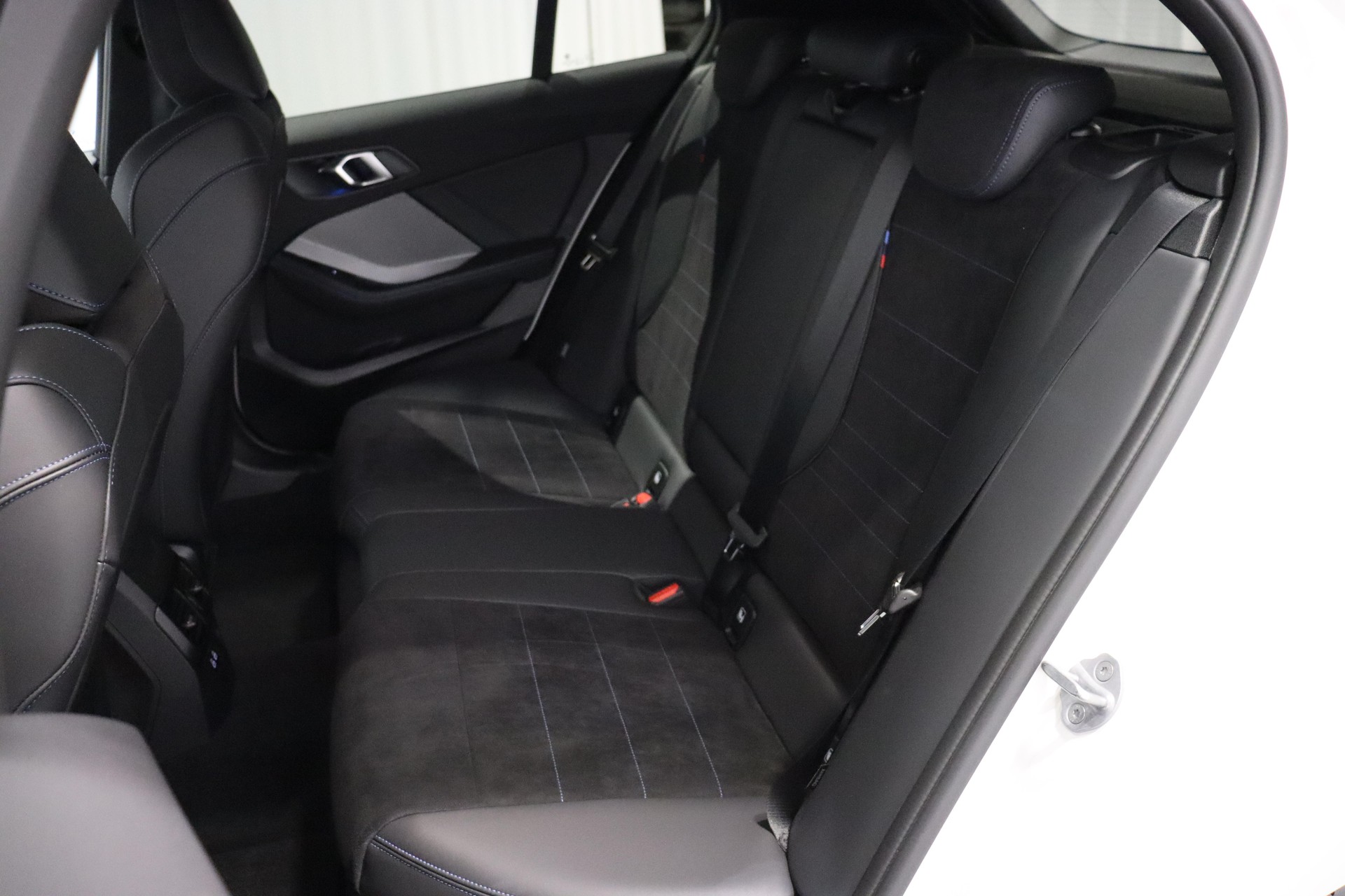 BMW 120i-image-10