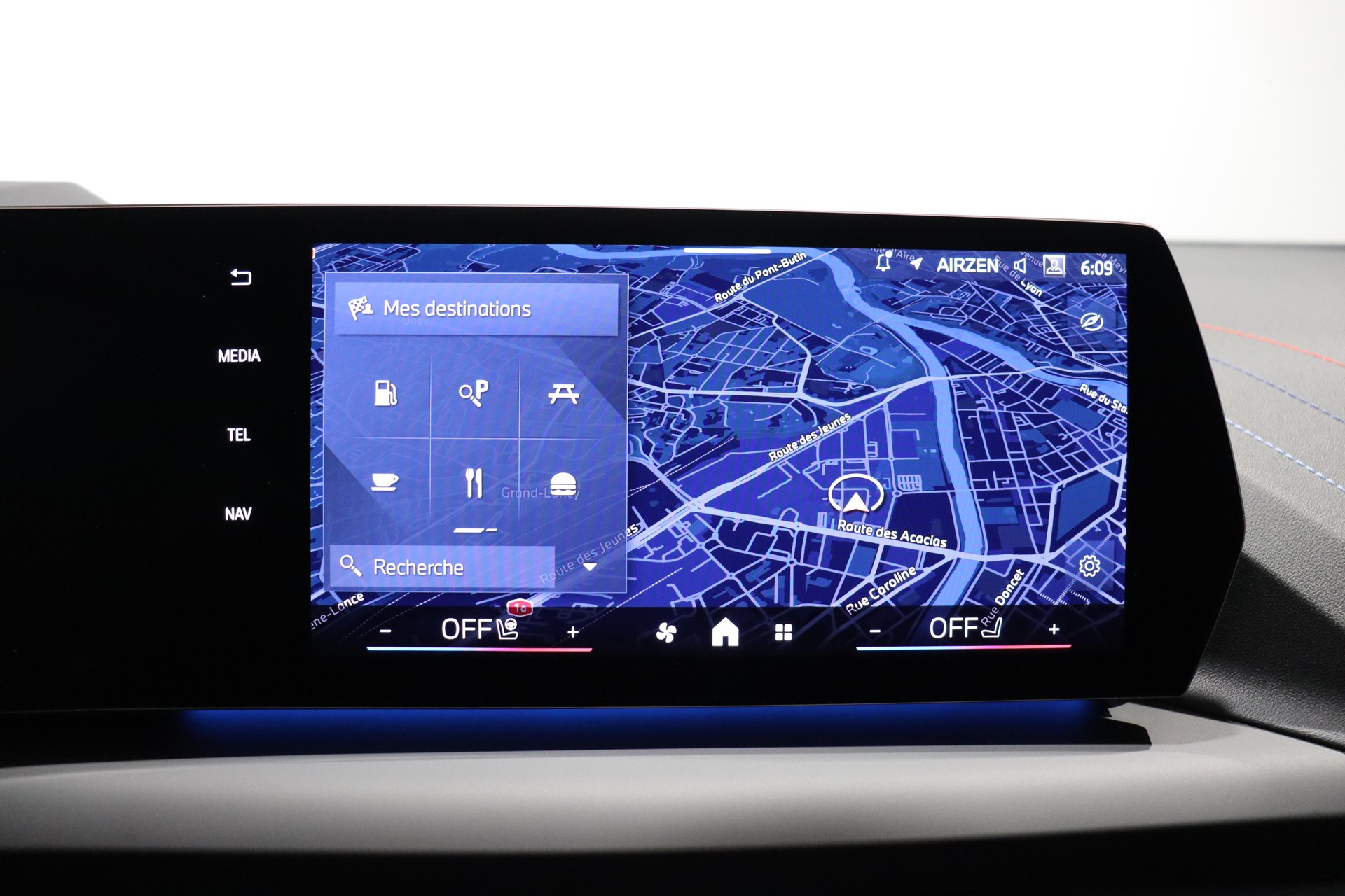 BMW 120i-image-15