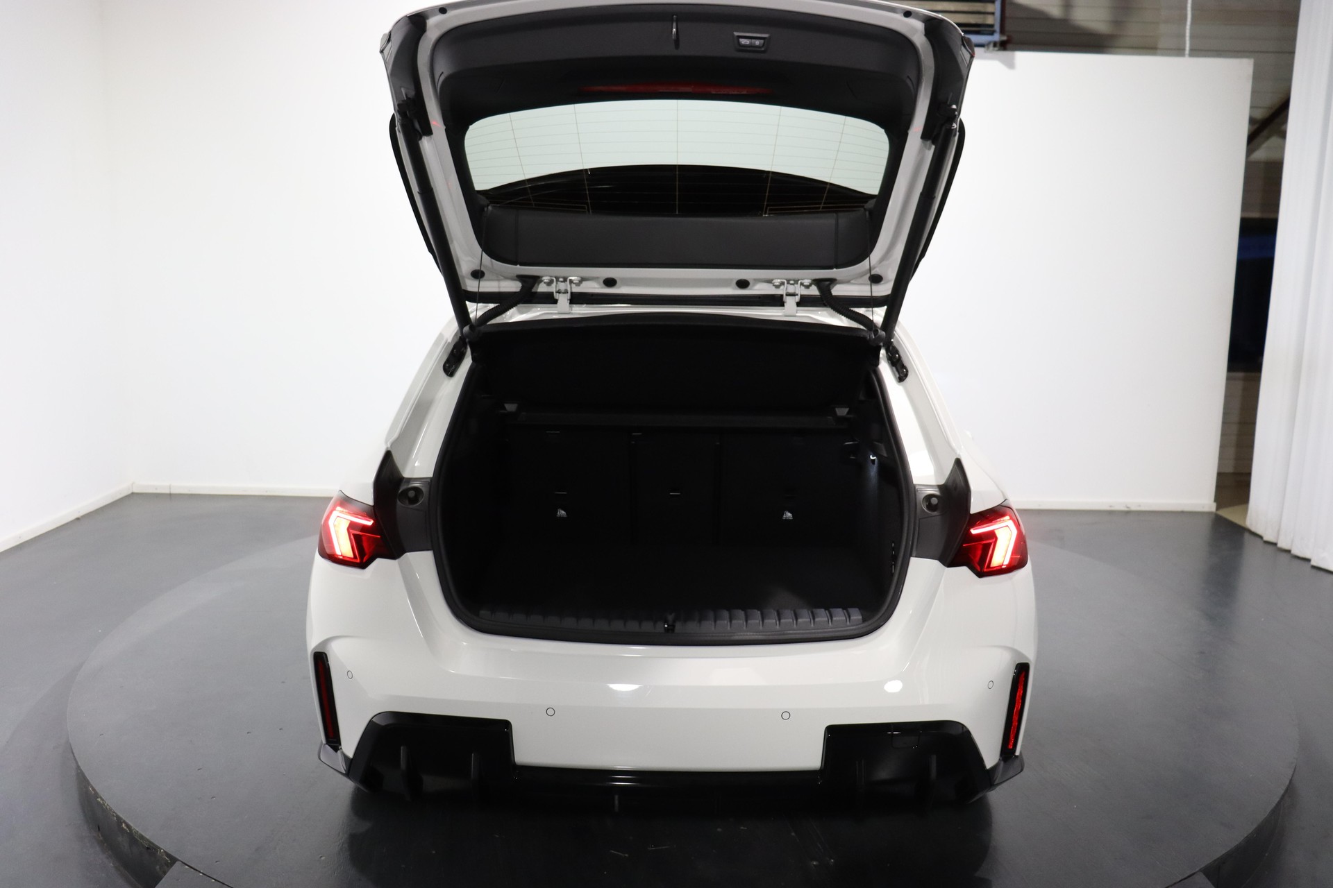 BMW 120i-image-4