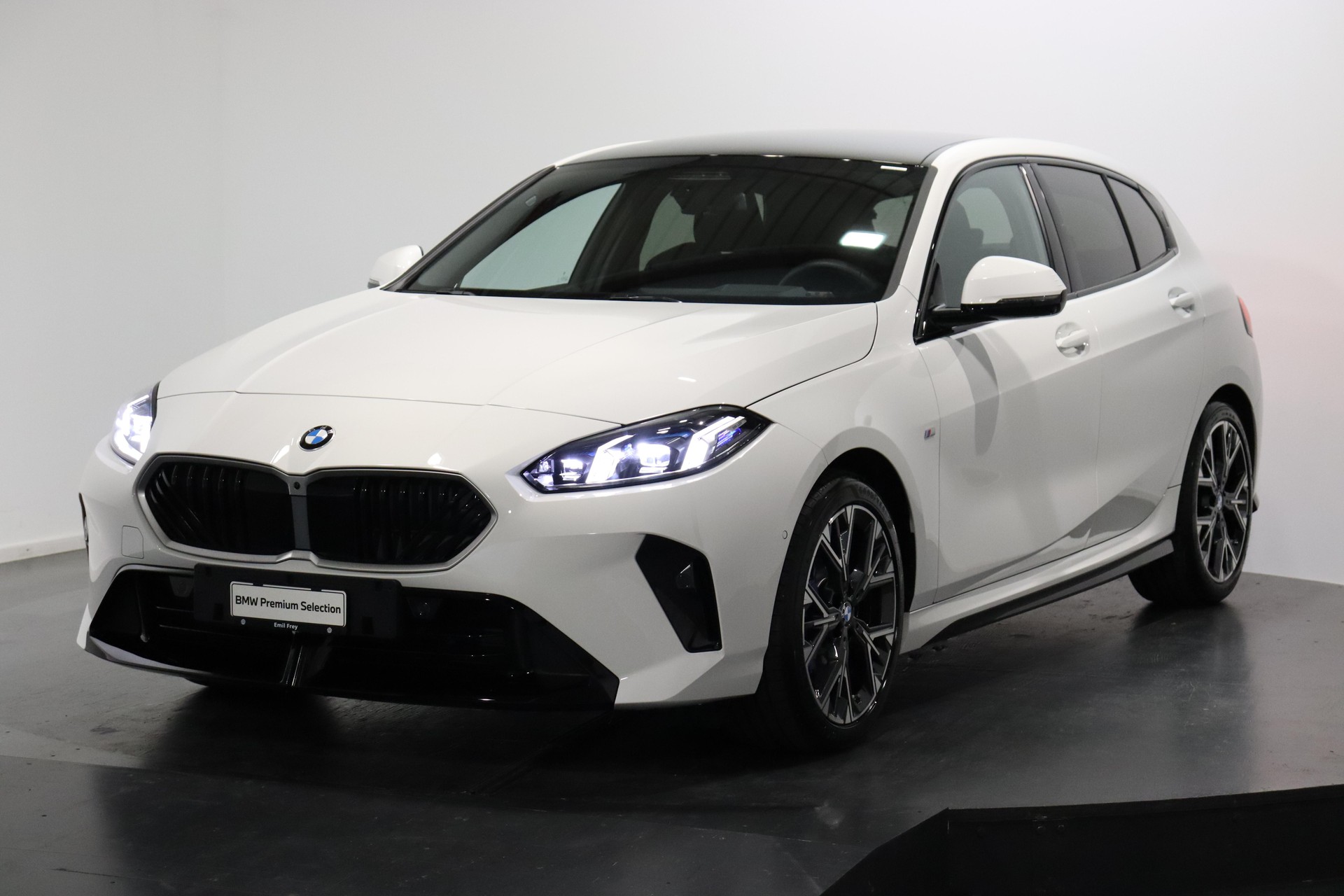 BMW 120i-image-0