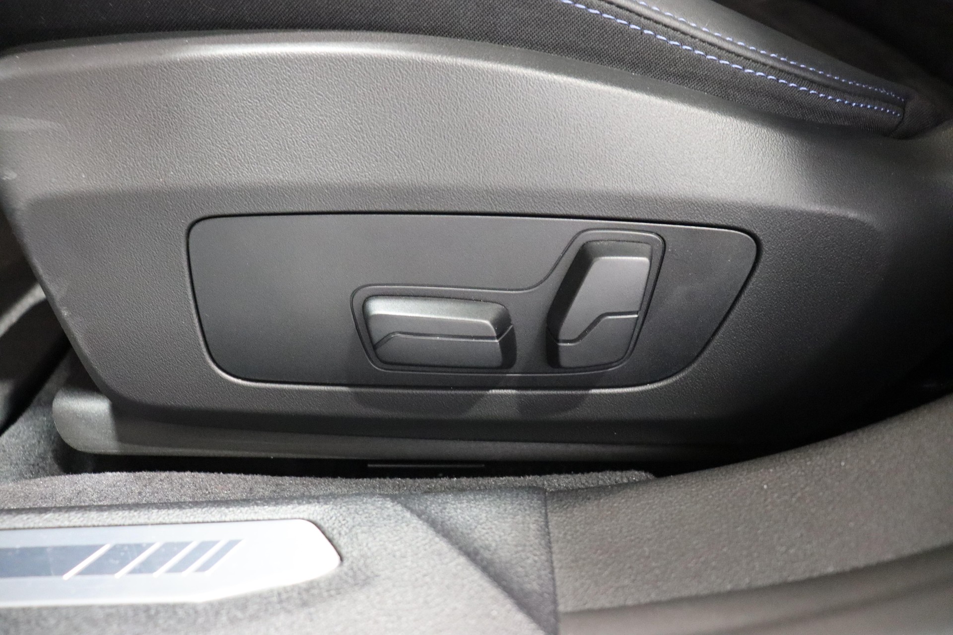 BMW 120i-image-19