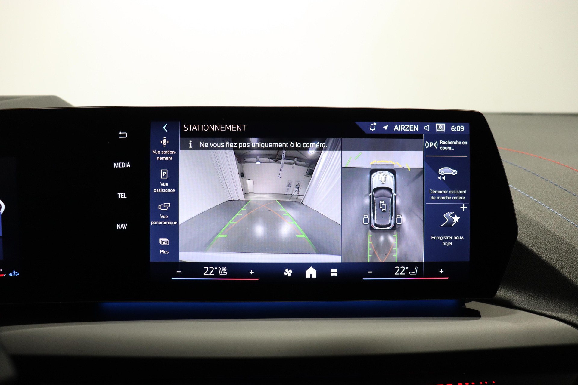 BMW 120i-image-16