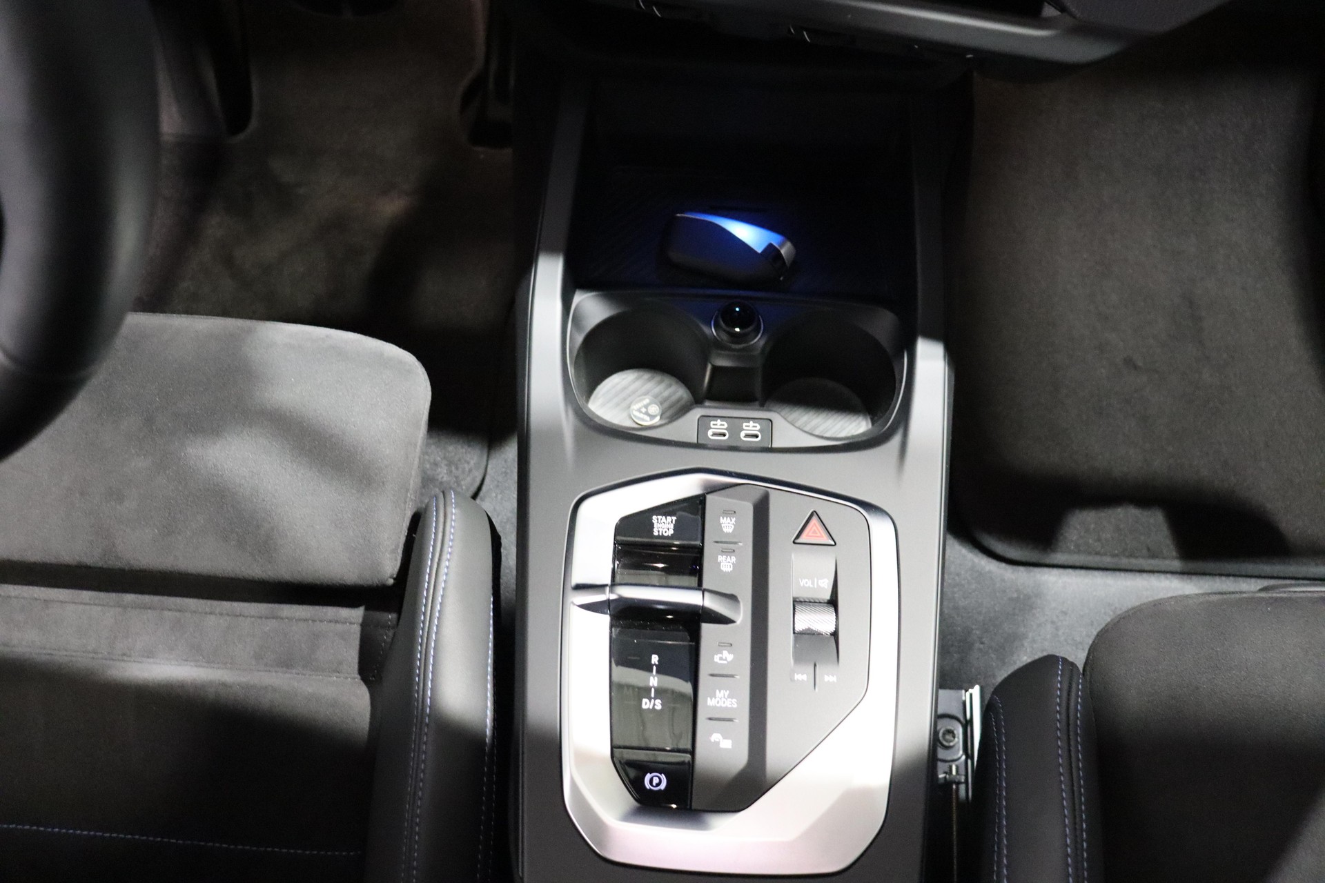 BMW 120i-image-11