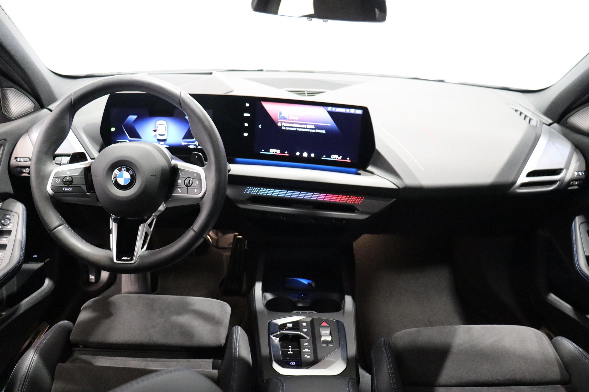 BMW 120i-image-9