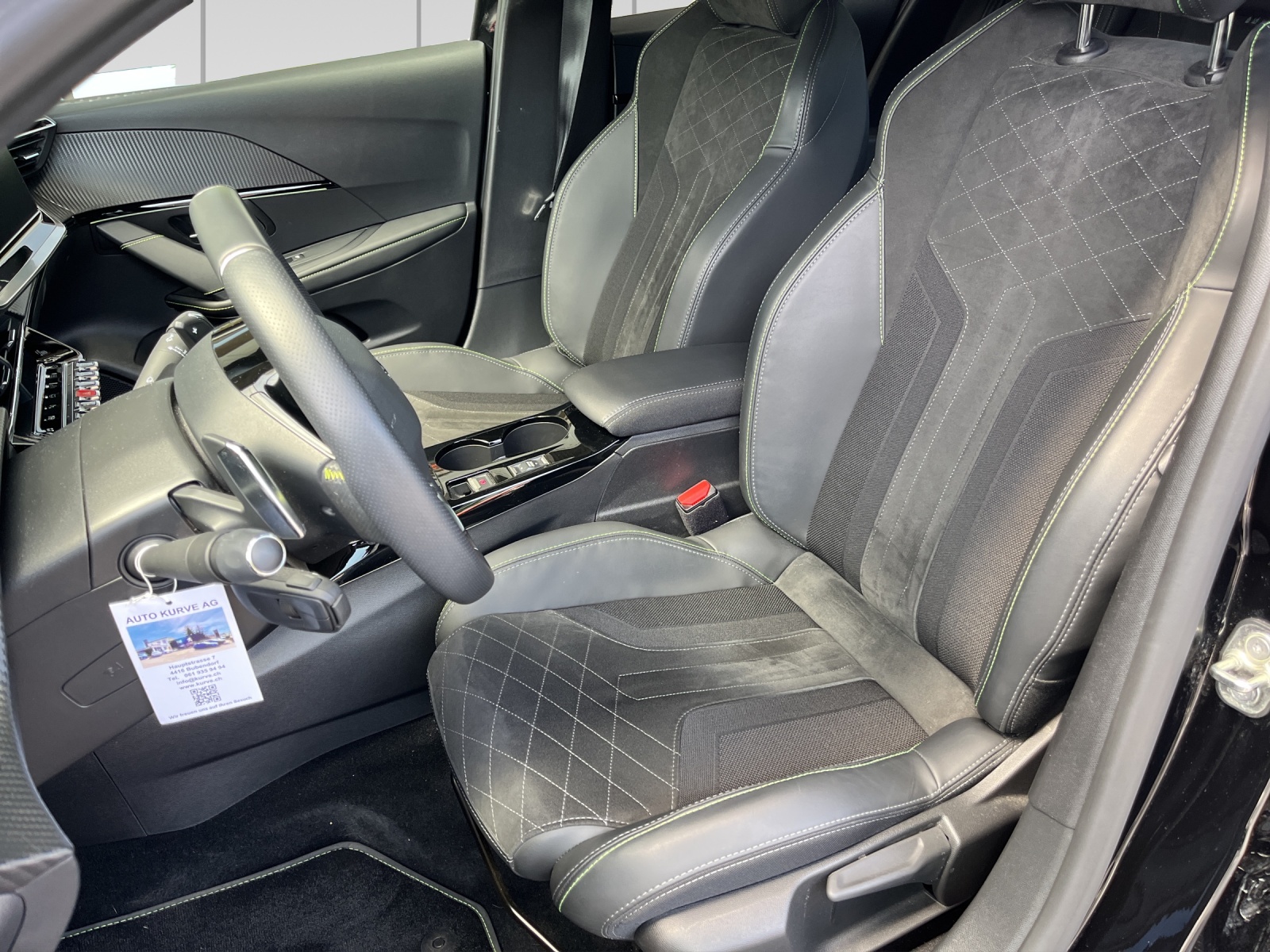 PEUGEOT 208 1.2 PureTech GT EAT8-image-6