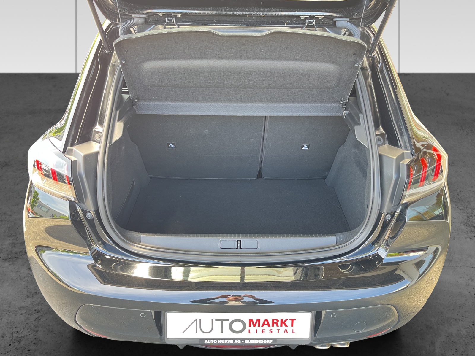 PEUGEOT 208 1.2 PureTech GT EAT8-image-11