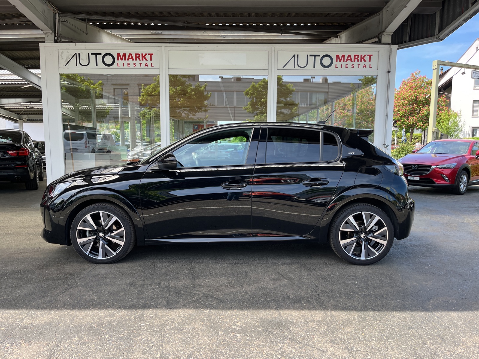 PEUGEOT 208 1.2 PureTech GT EAT8-image-1