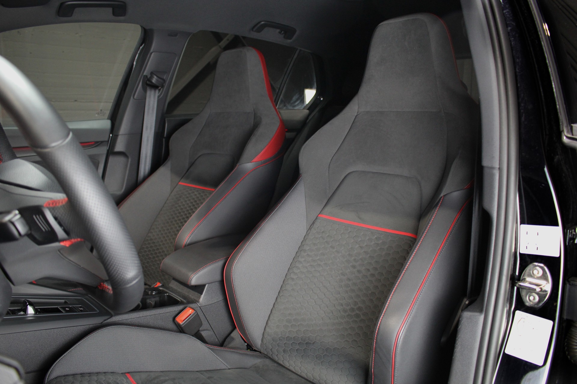 VW Golf 2.0 TSI GTI Clubsport DSG-image-3