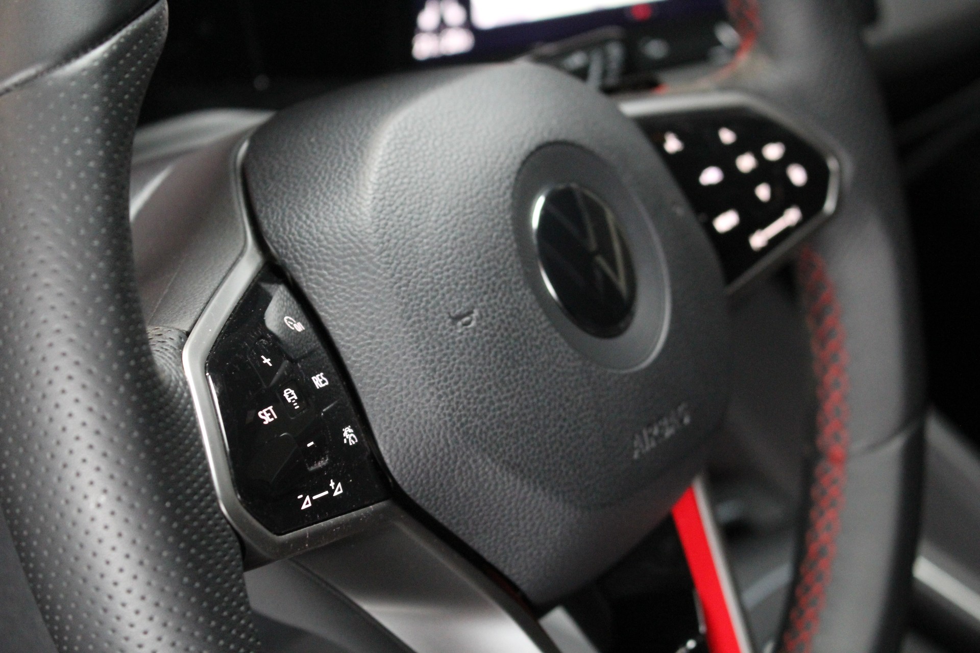 VW Golf 2.0 TSI GTI Clubsport DSG-image-7