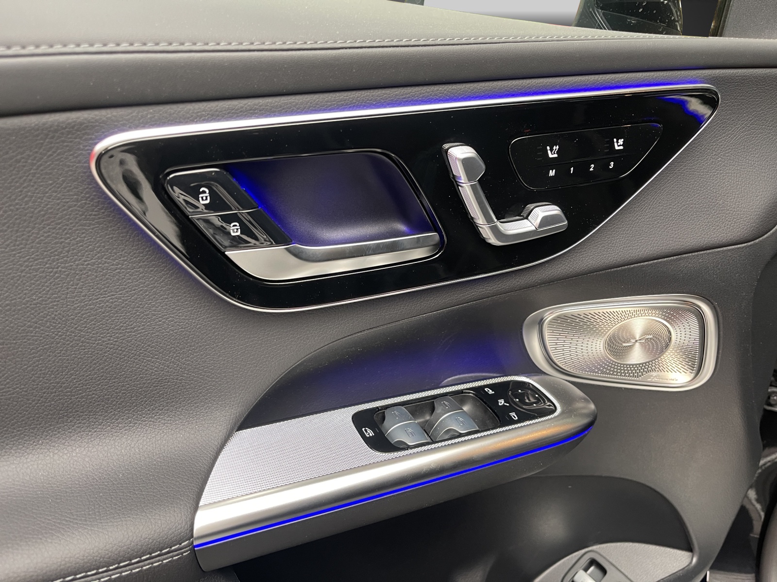 MERCEDES-BENZ GLC 400 e 4MATIC with EQ Hybrid Technology-image-12