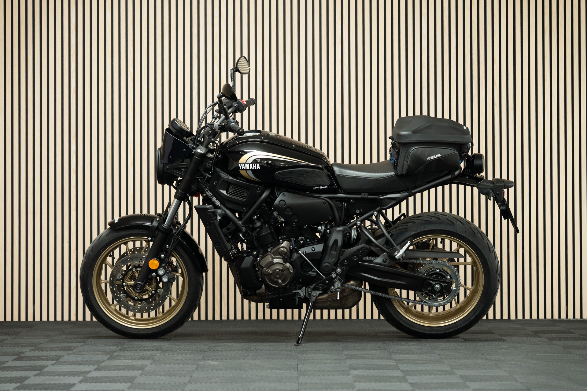 YAMAHA XSR 700 (35 kW)-showroom-element-1