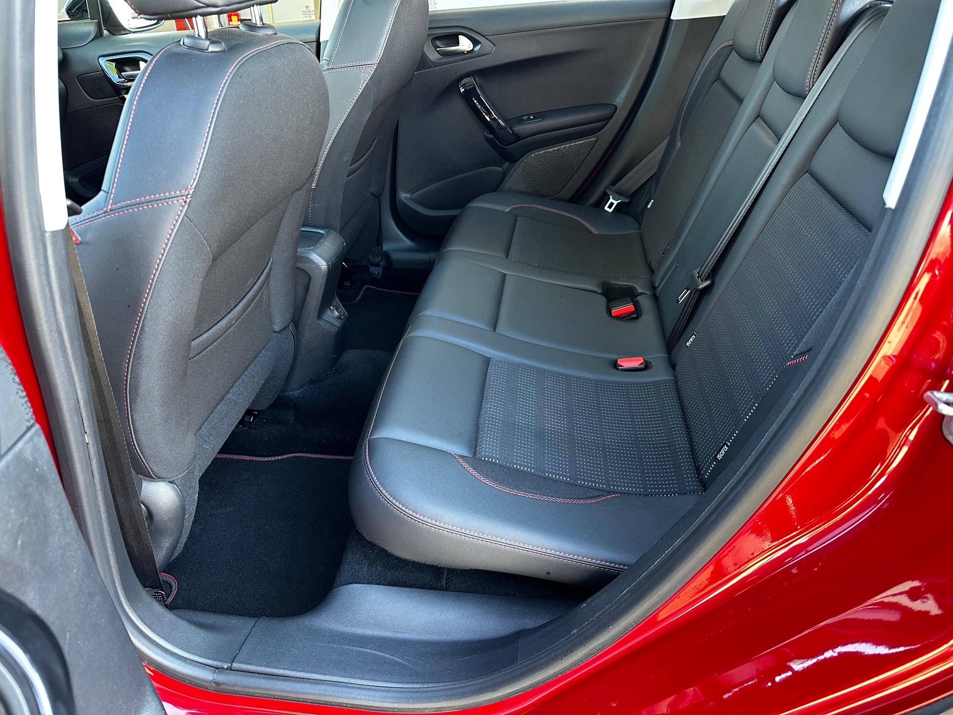 PEUGEOT 2008 1.2 PureTech 110 GT Line S/S-image-10