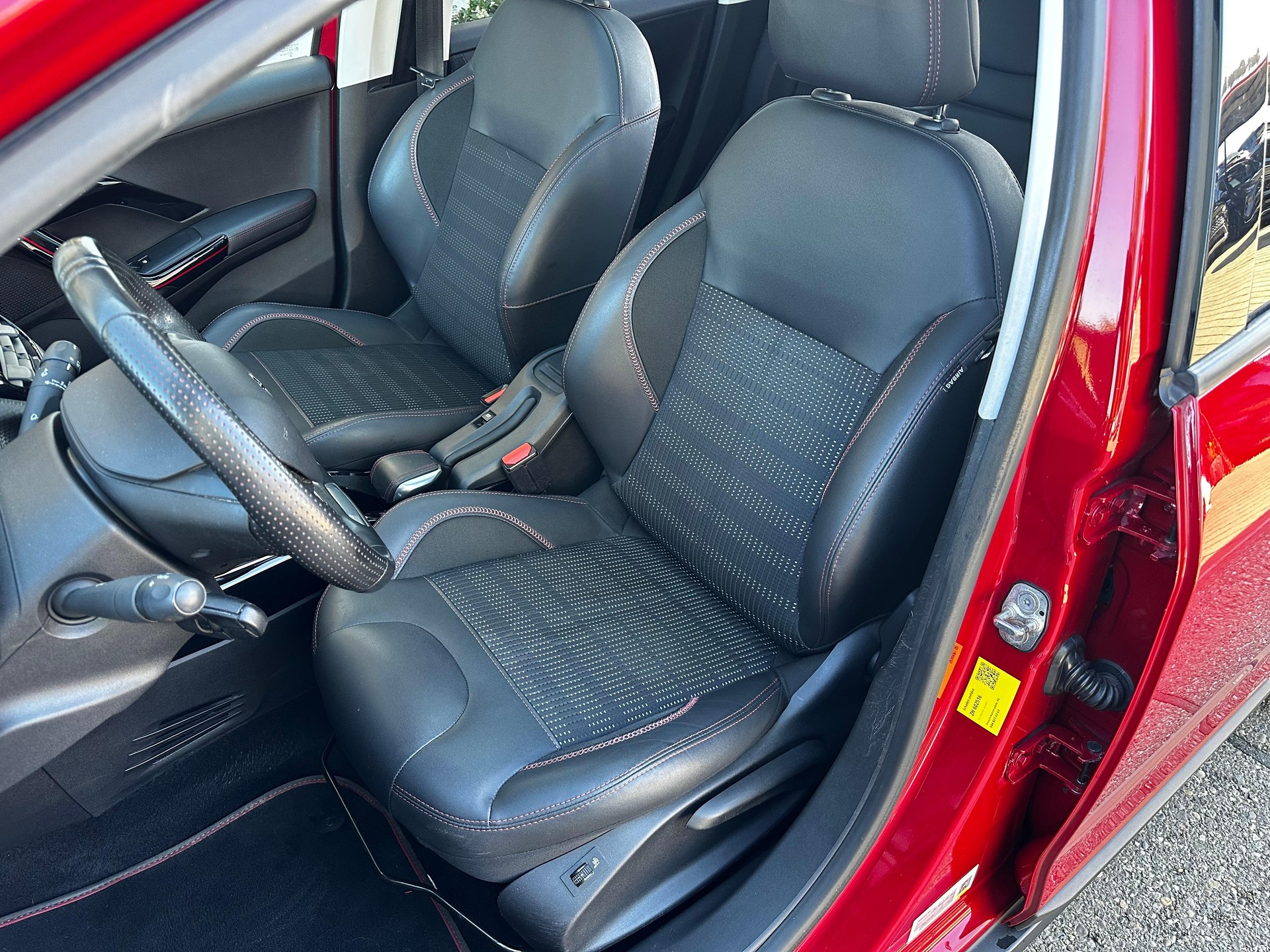 PEUGEOT 2008 1.2 PureTech 110 GT Line S/S-image-9