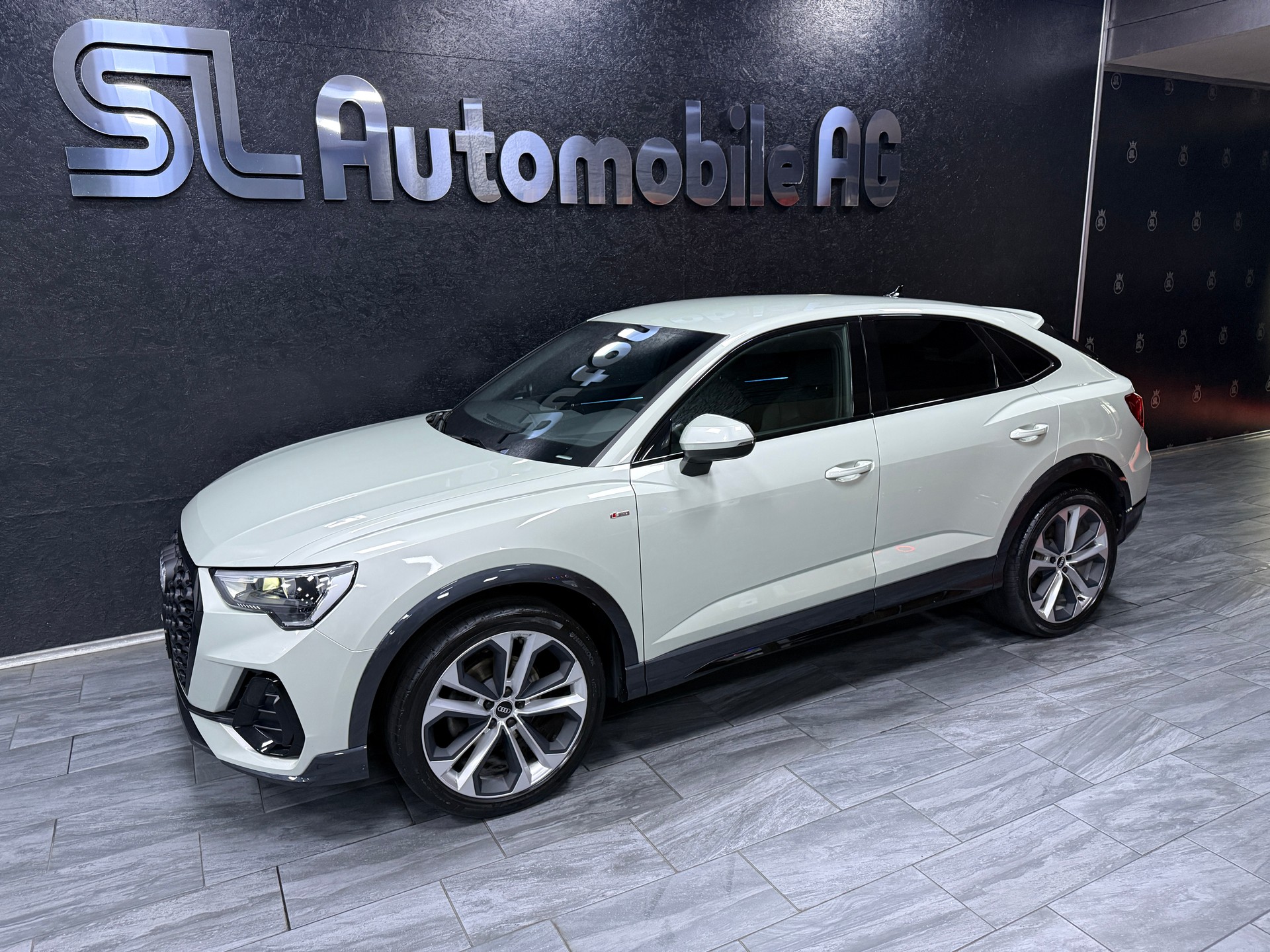 AUDI Q3 Sportback 35 TFSI S line S-tronic-showroom-element-3
