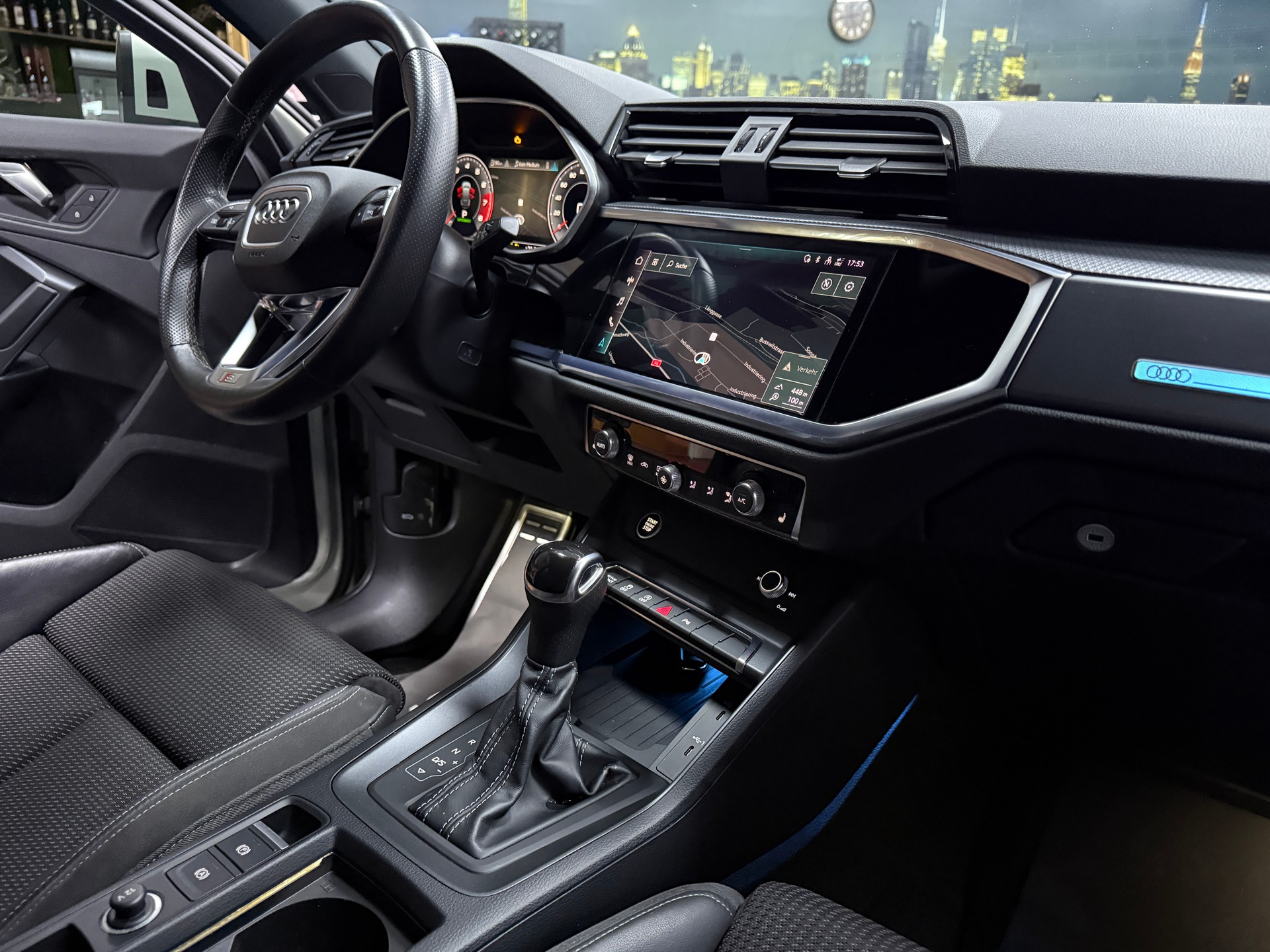 AUDI Q3 Sportback 35 TFSI S line S-tronic-image-9
