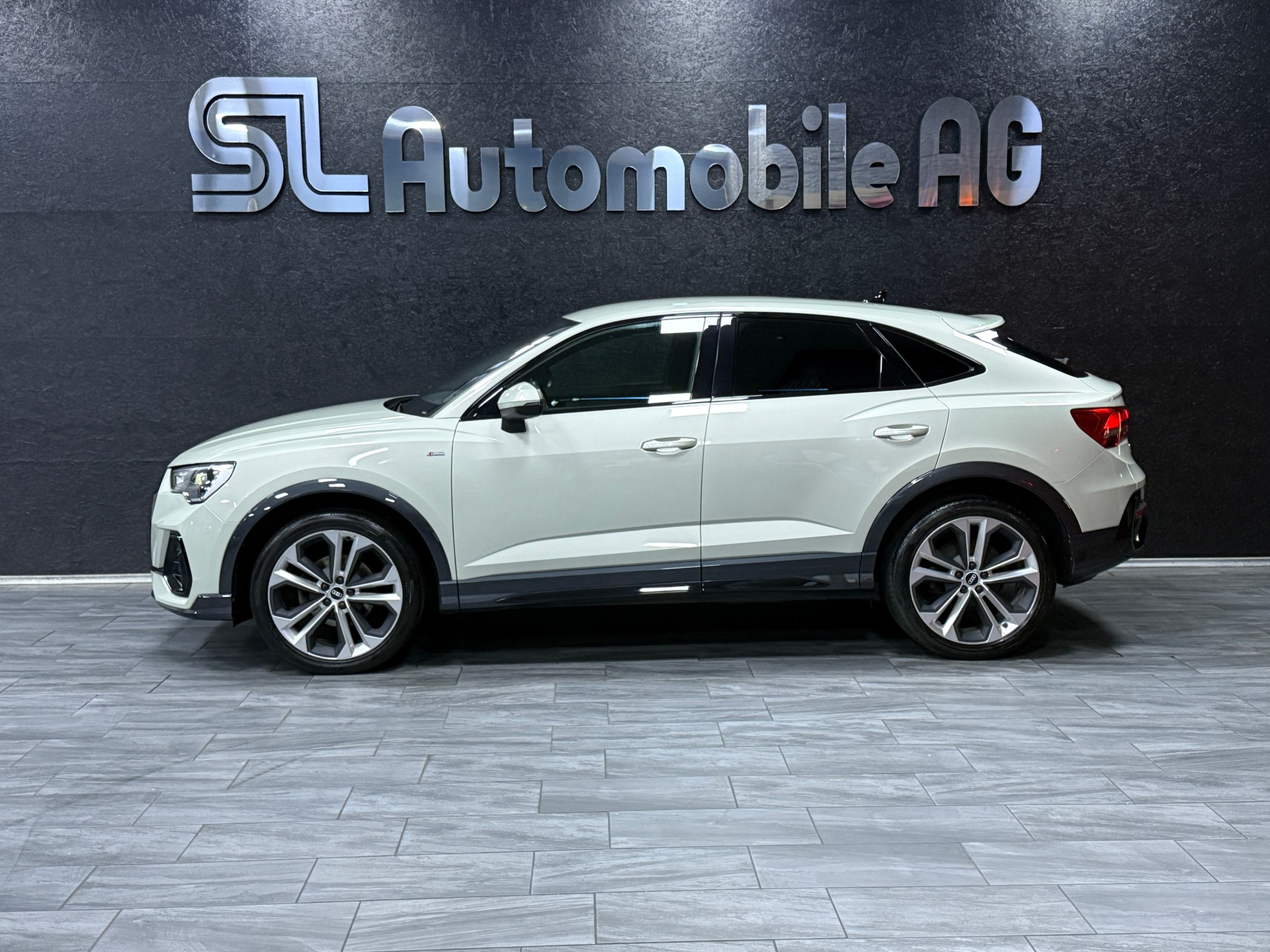 AUDI Q3 Sportback 35 TFSI S line S-tronic-image-4