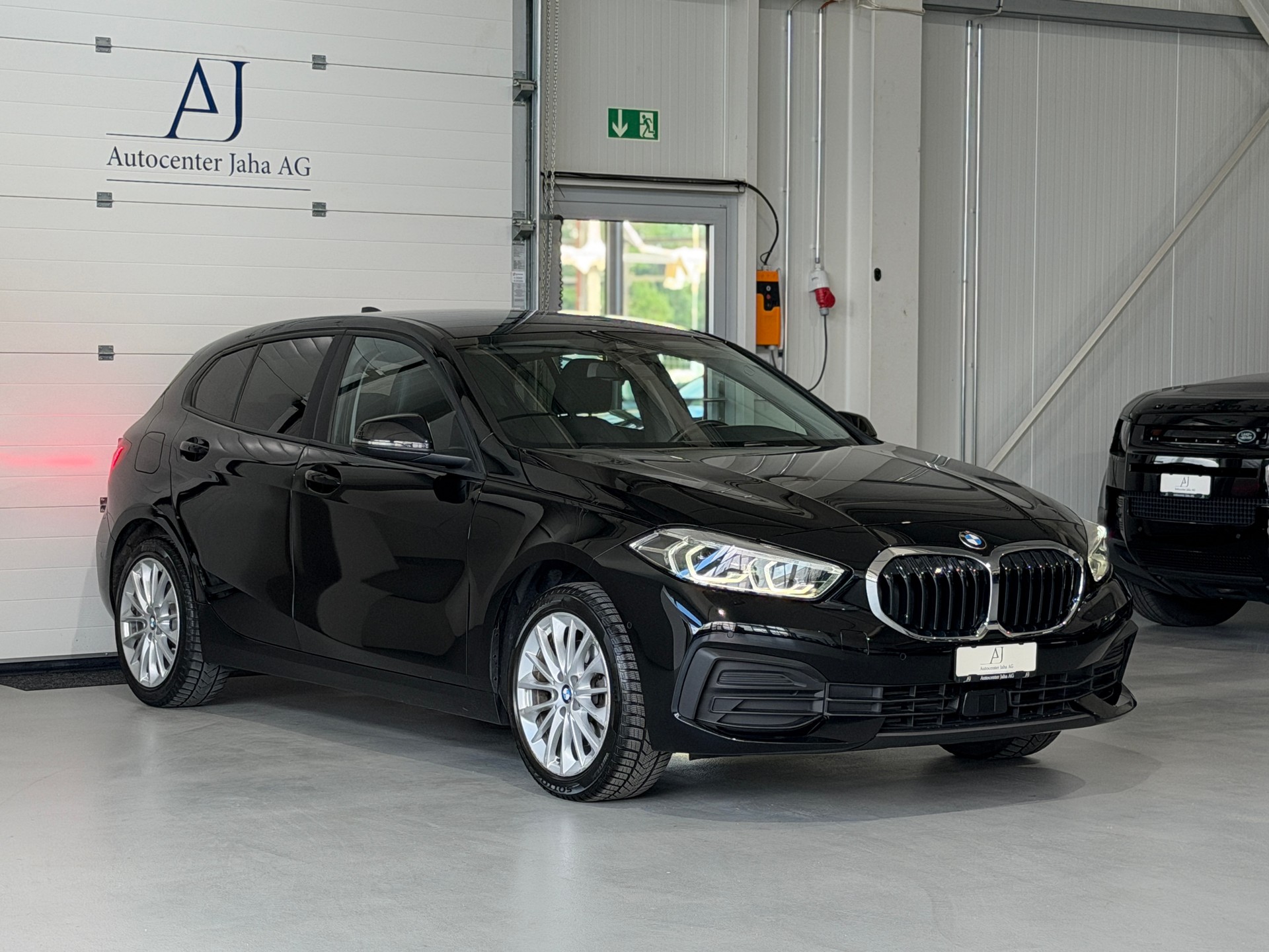 BMW 118i Steptronic (CH) inkl. BMW Vollgarantie-image-4